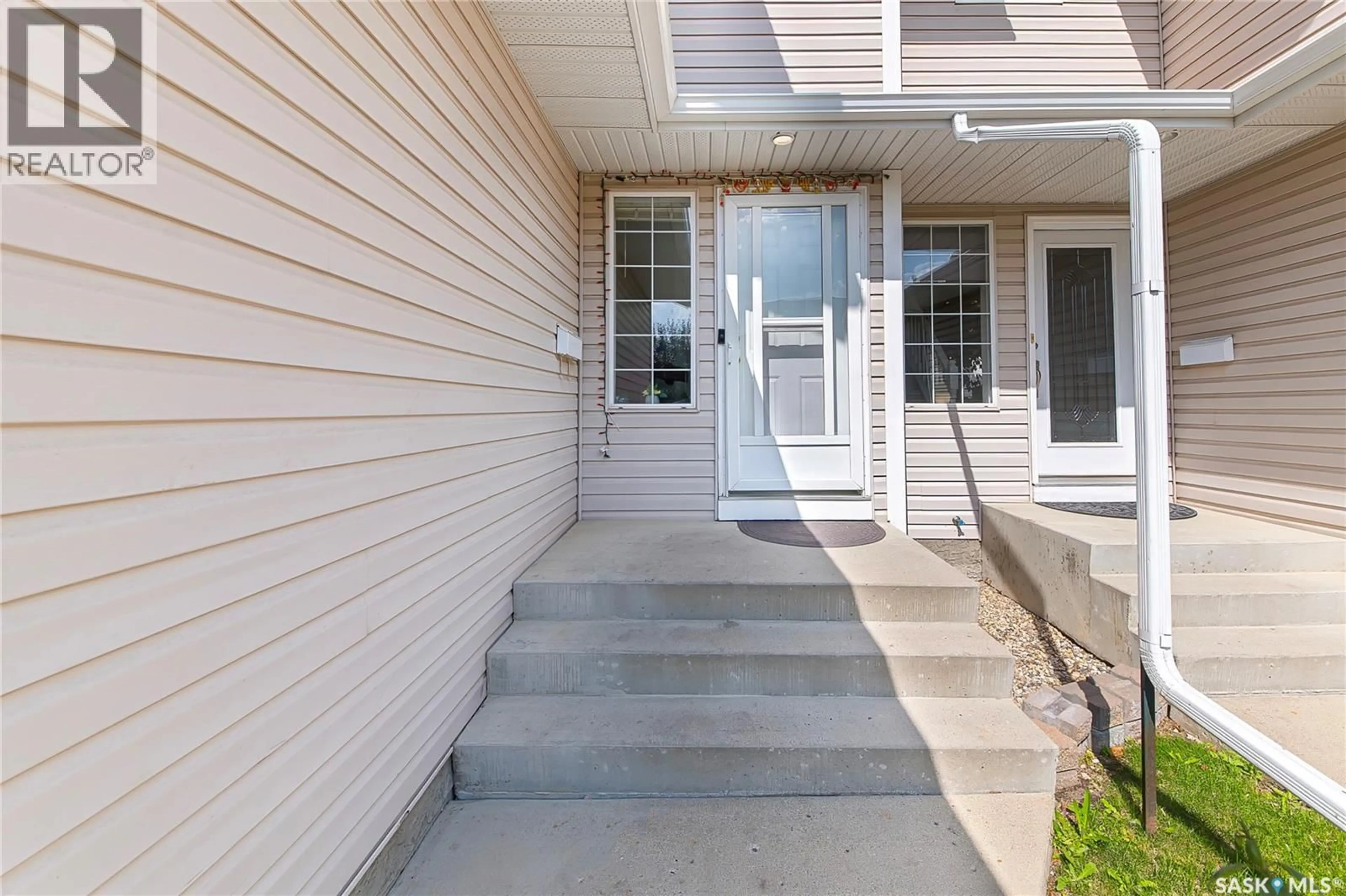 Indoor entryway for 212 - 114 LA RONGE ROAD, Saskatoon Saskatchewan S7K8E5
