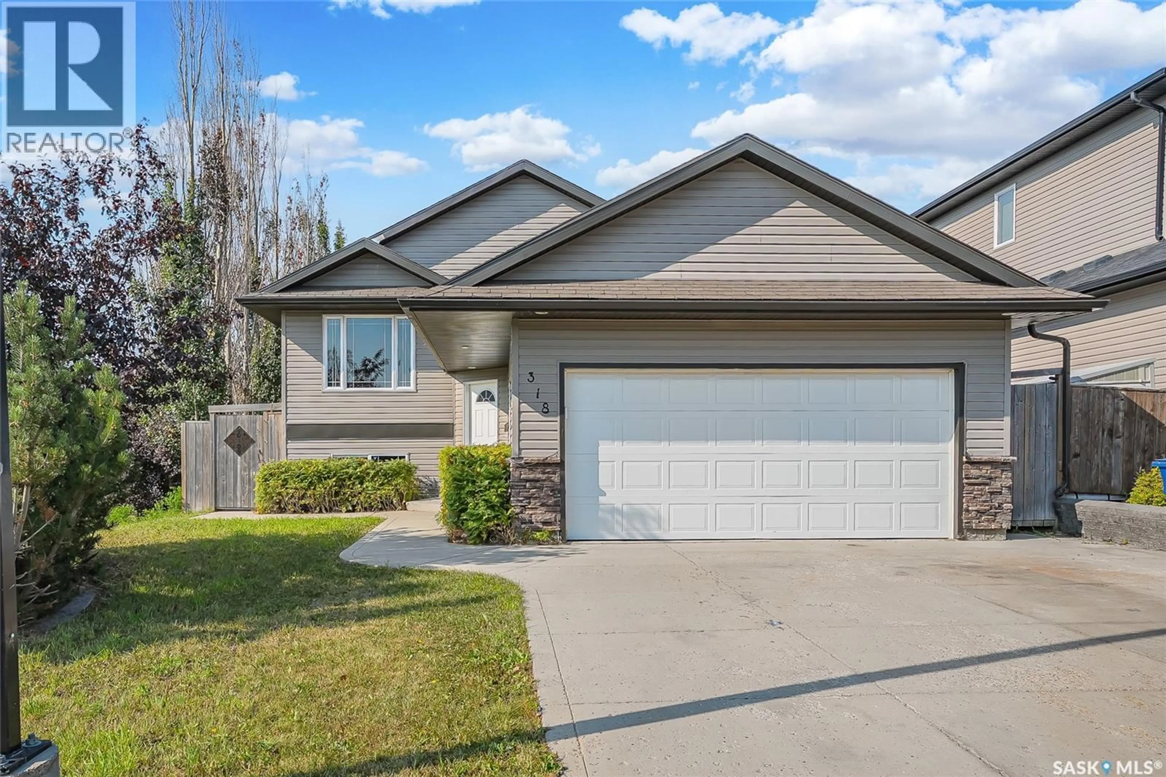 Home with vinyl exterior material, street for 318 LUCYK CRESCENT, Saskatoon Saskatchewan S7W0E8