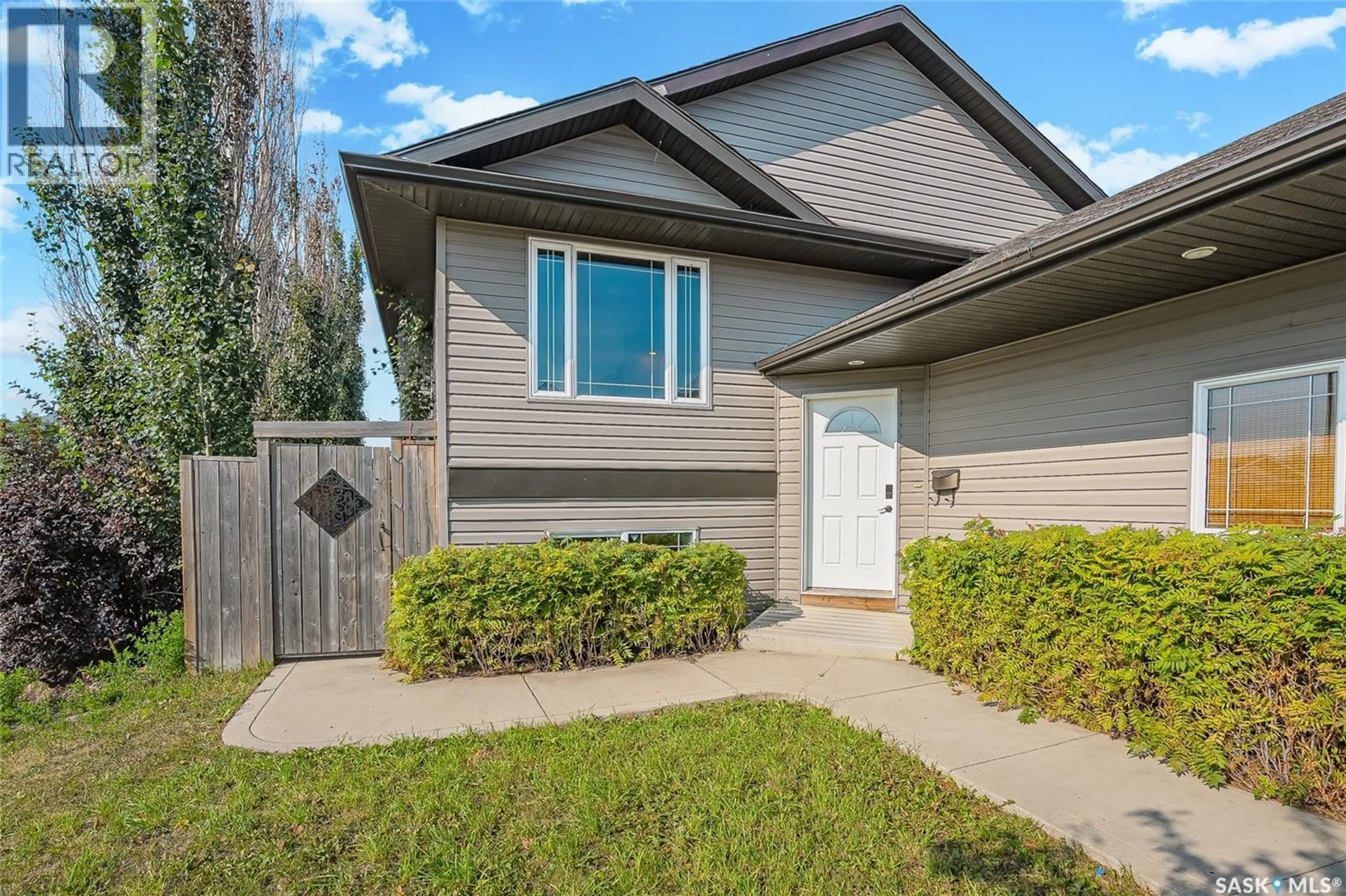 Home with vinyl exterior material, street for 318 LUCYK CRESCENT, Saskatoon Saskatchewan S7W0E8