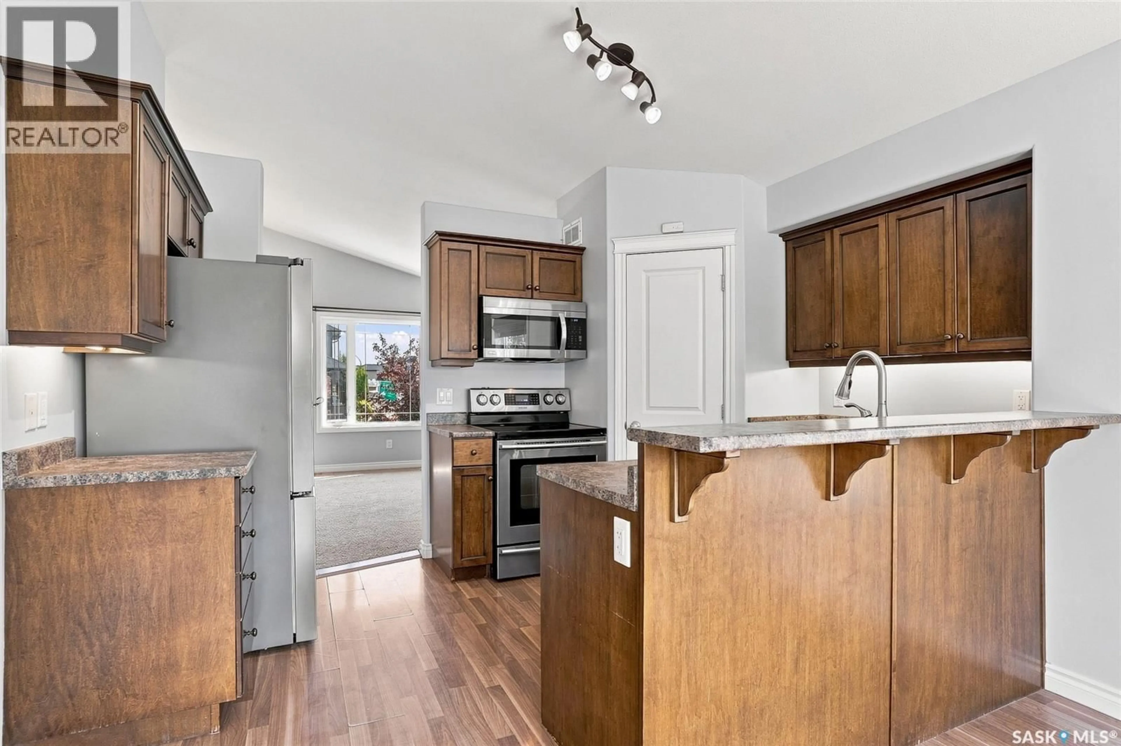 Open concept kitchen, unknown for 318 LUCYK CRESCENT, Saskatoon Saskatchewan S7W0E8