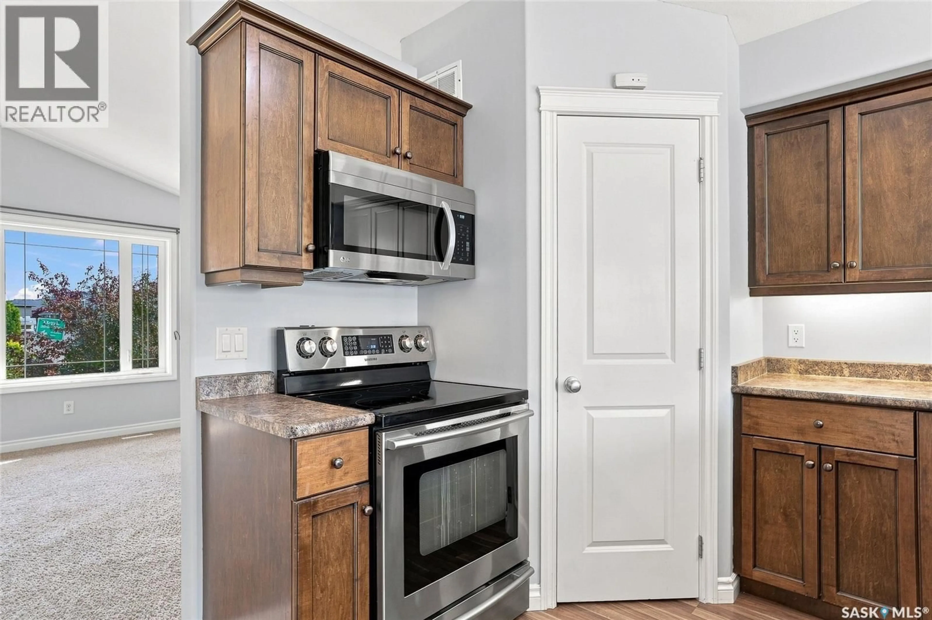 Standard kitchen, ceramic/tile floor for 318 LUCYK CRESCENT, Saskatoon Saskatchewan S7W0E8