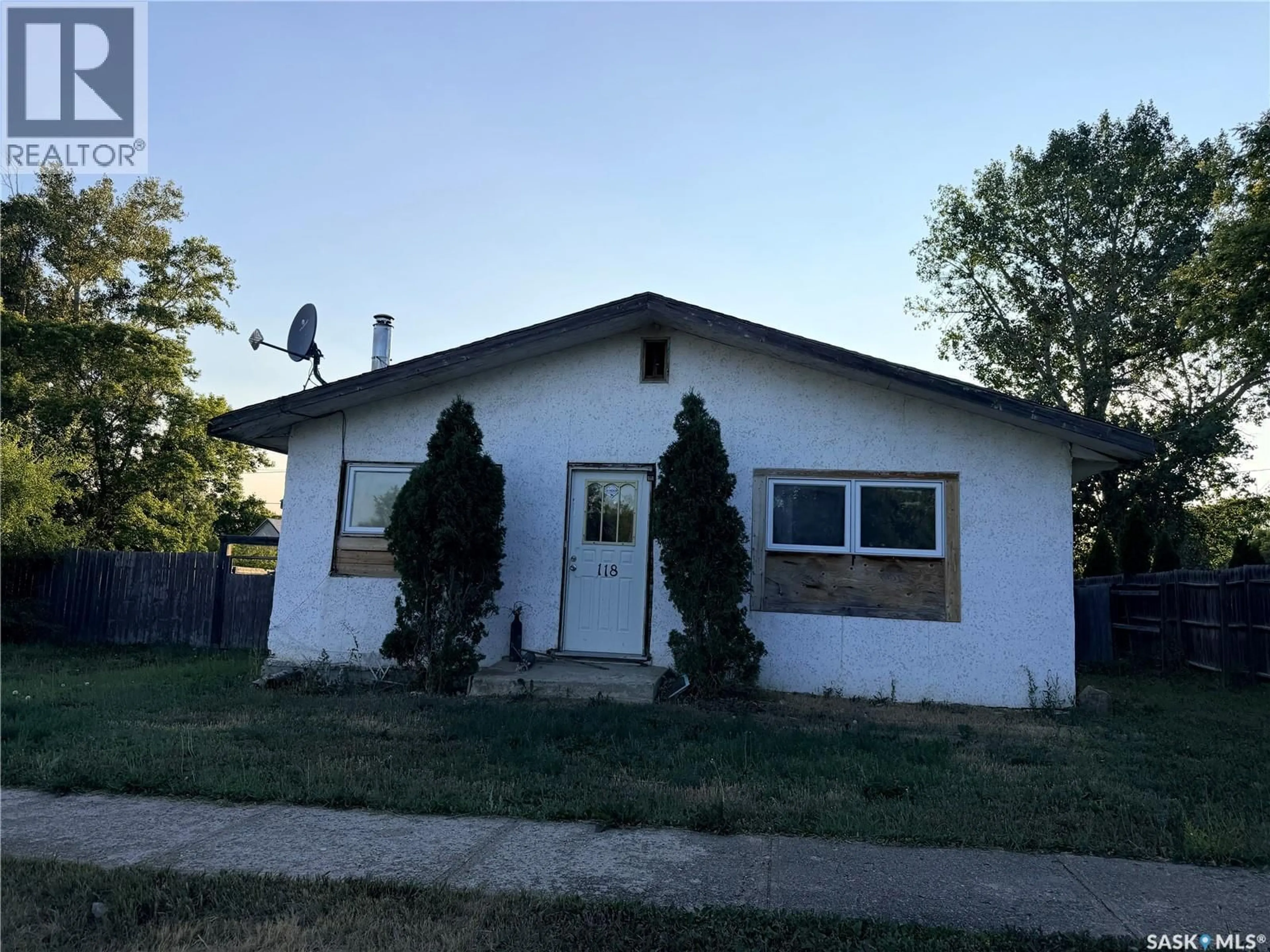 Home with vinyl exterior material, street for 118 WARWICK STREET, Neville Saskatchewan S0N1T0