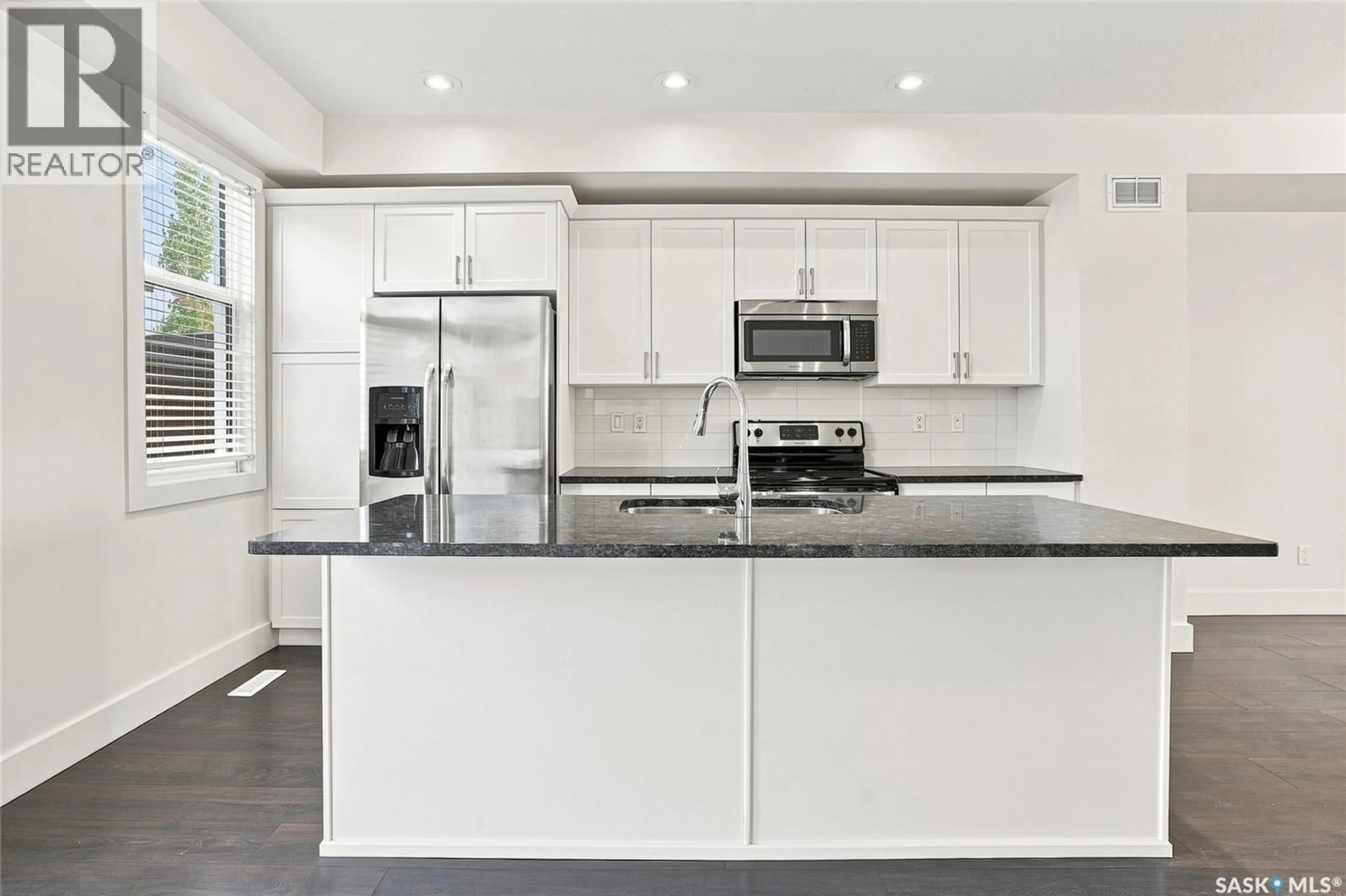 Open concept kitchen, ceramic/tile floor for 724 701 MEADOWS BOULEVARD, Saskatoon Saskatchewan S7V0L3