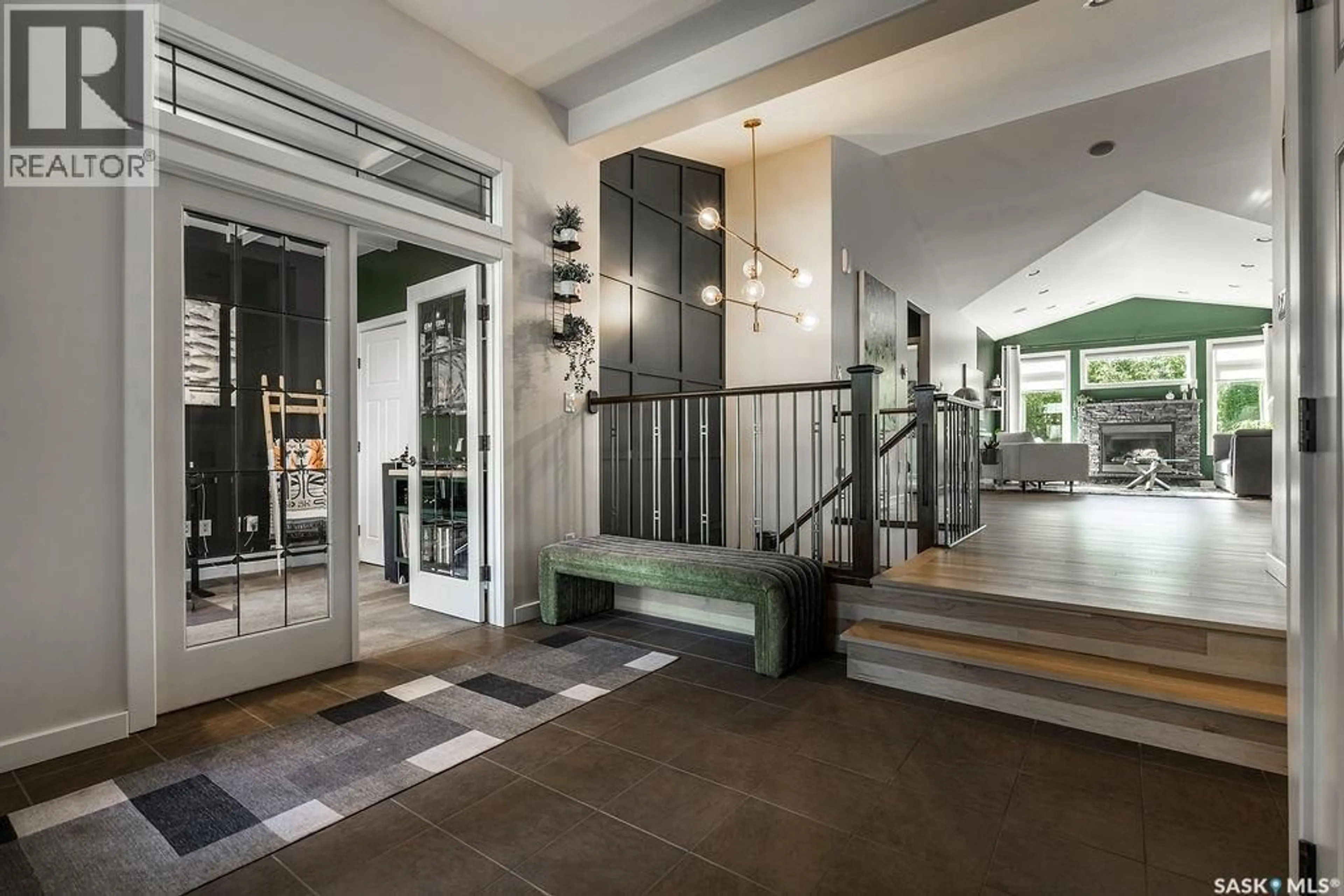 Indoor foyer for 410 WILLOWGROVE CRESCENT, Saskatoon Saskatchewan S7W0A7