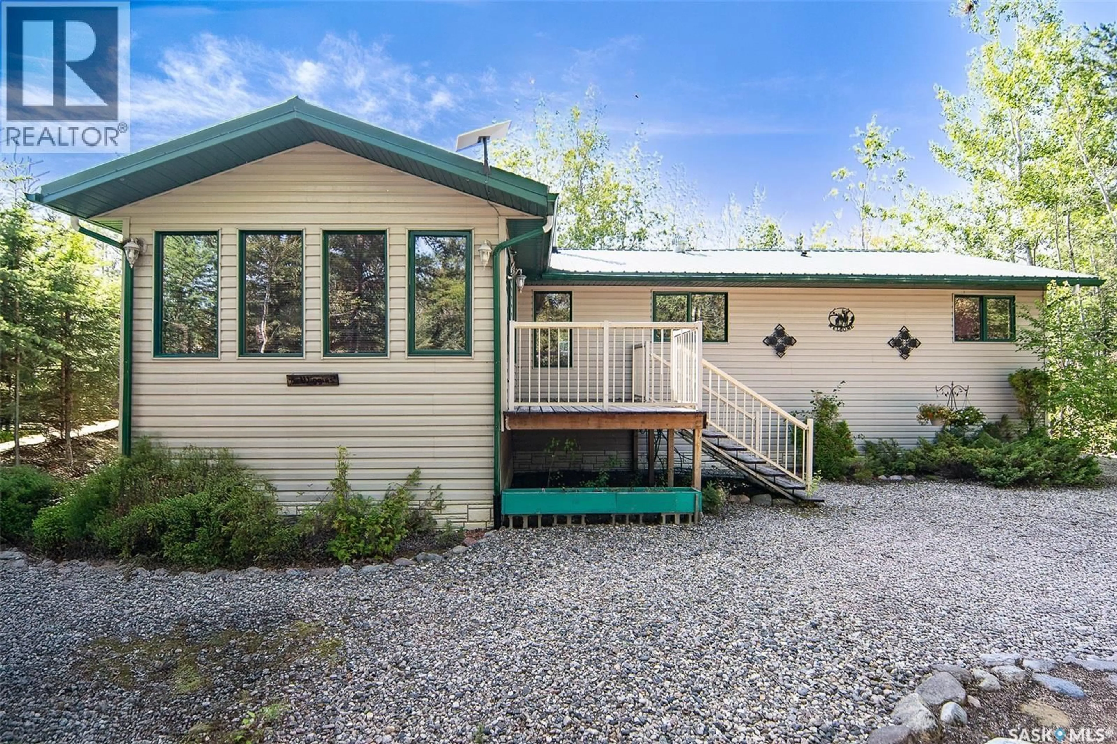 Home with vinyl exterior material, unknown for Lot 8 Blk 18 - 8 BEAVER CRESCENT, Northern Admin District Saskatchewan S0J1W0