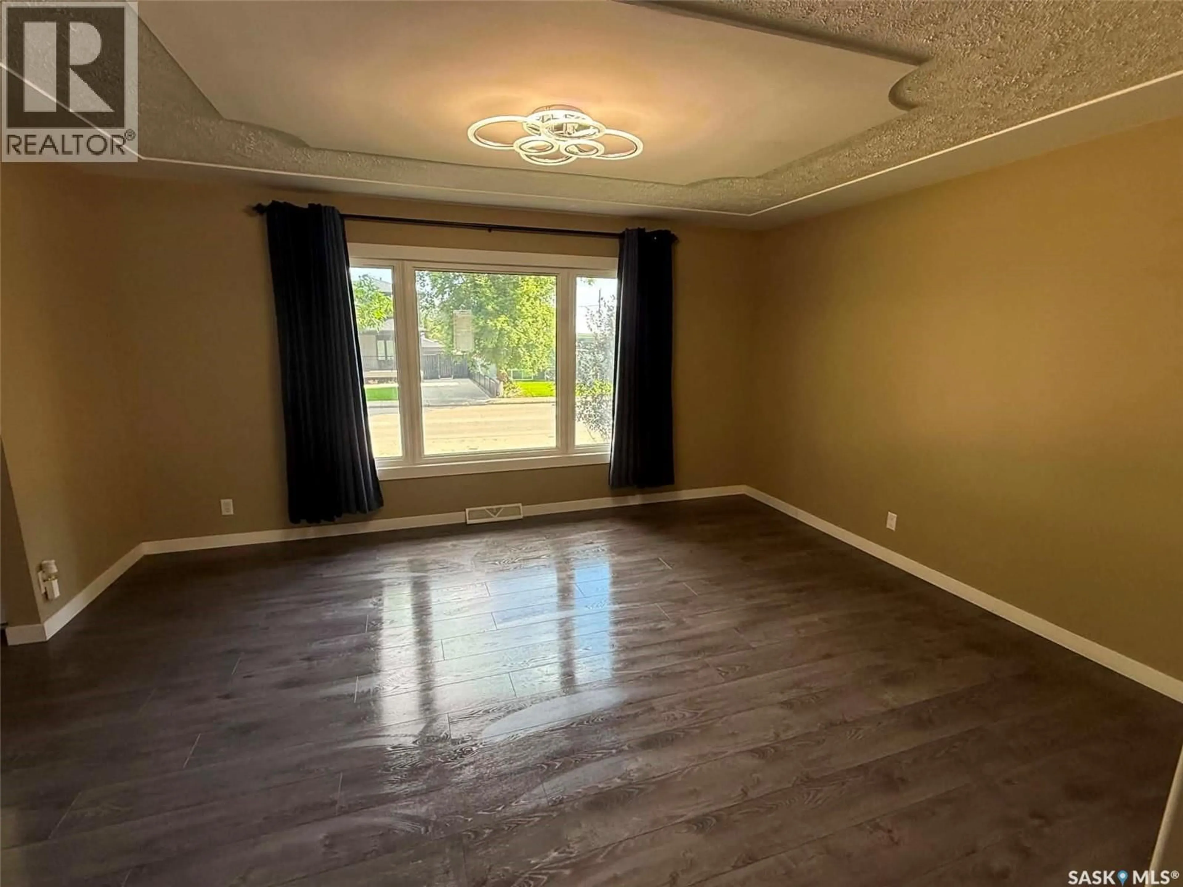 A pic of a room for 1154 CARIBOU STREET, Moose Jaw Saskatchewan S6H2B5