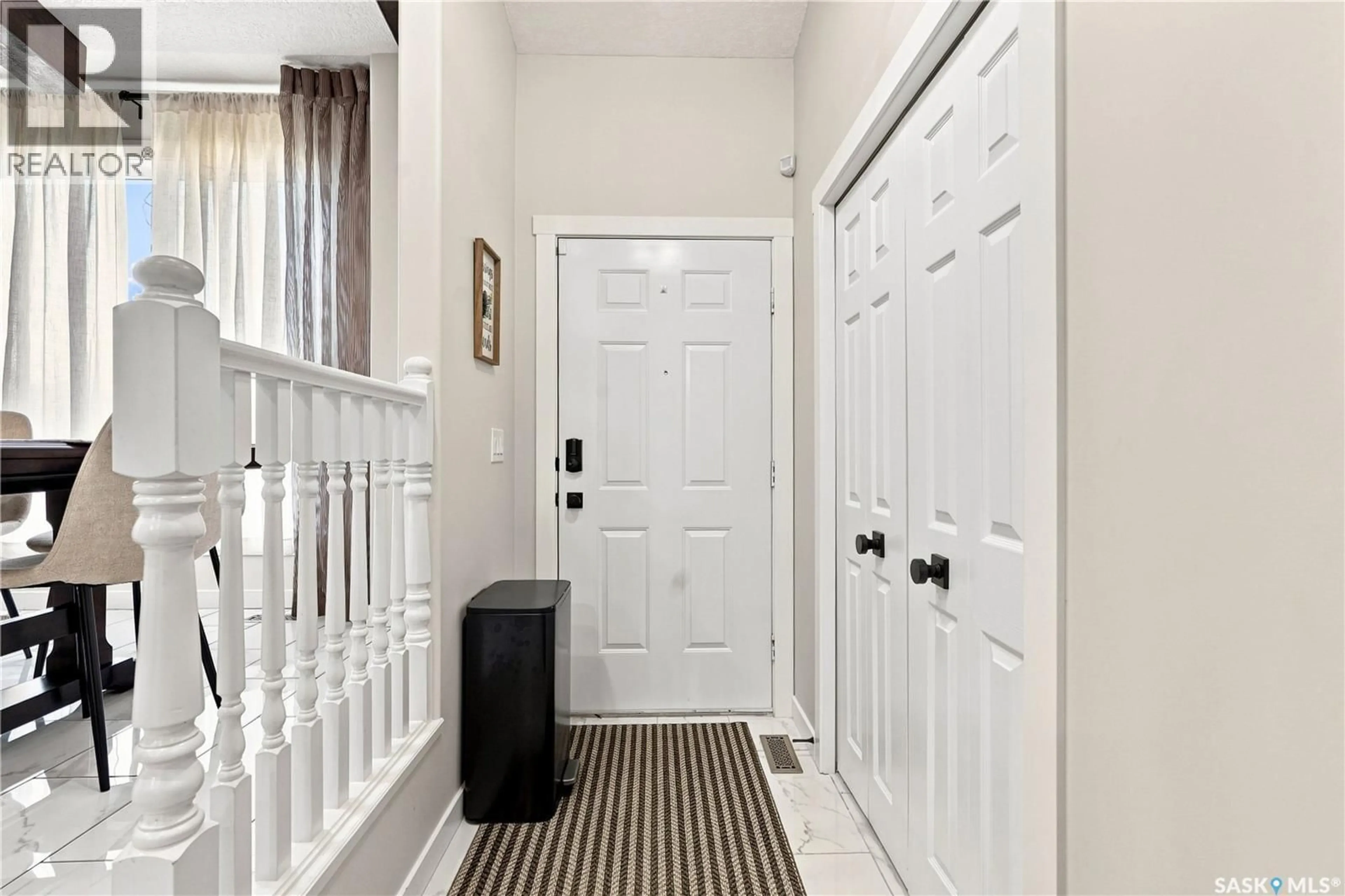 Indoor entryway for 107 HALL CRESCENT, Saskatoon Saskatchewan S7L7G7