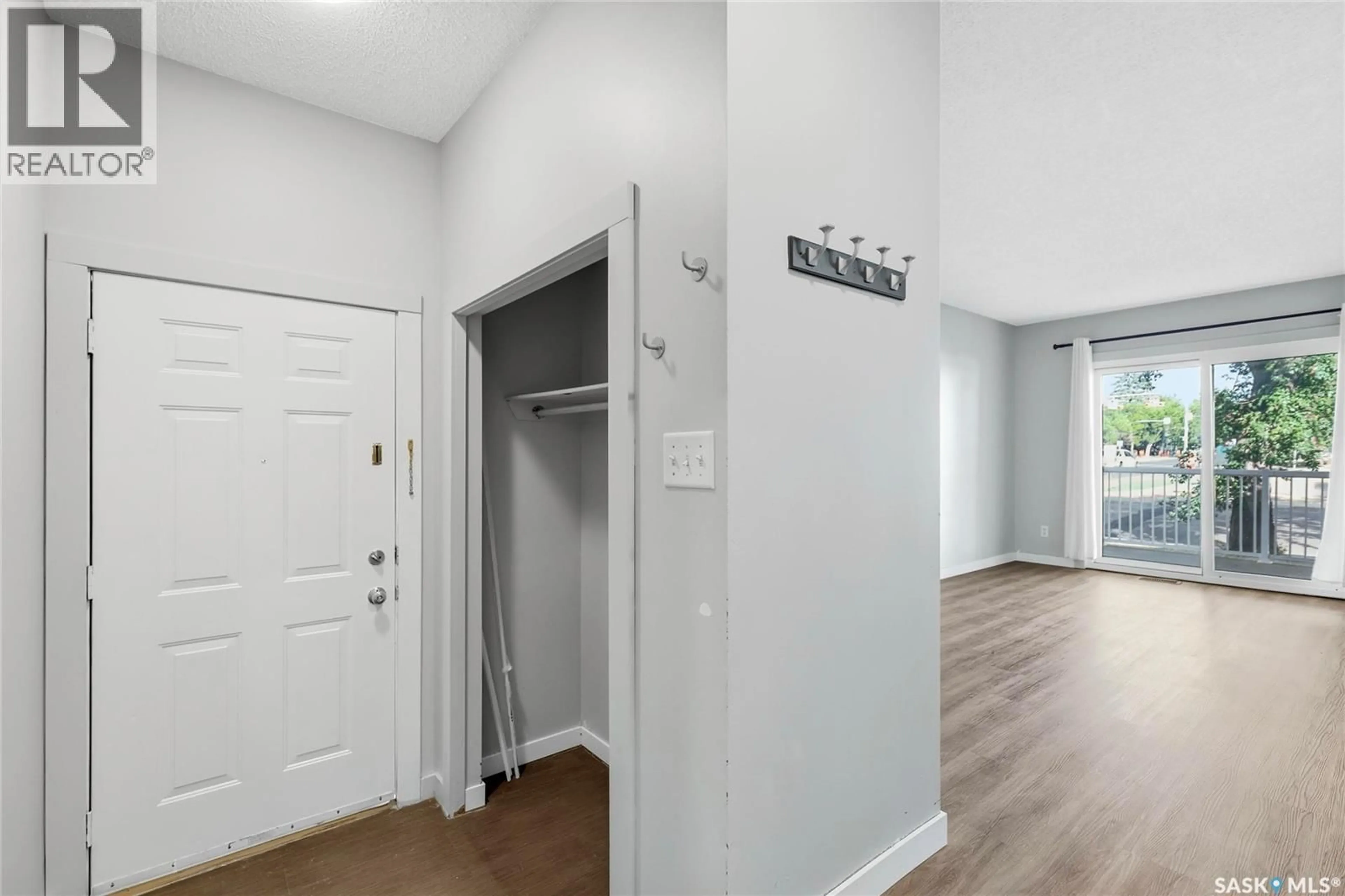 Indoor entryway for 3802 RAE STREET, Regina Saskatchewan S4S1K6