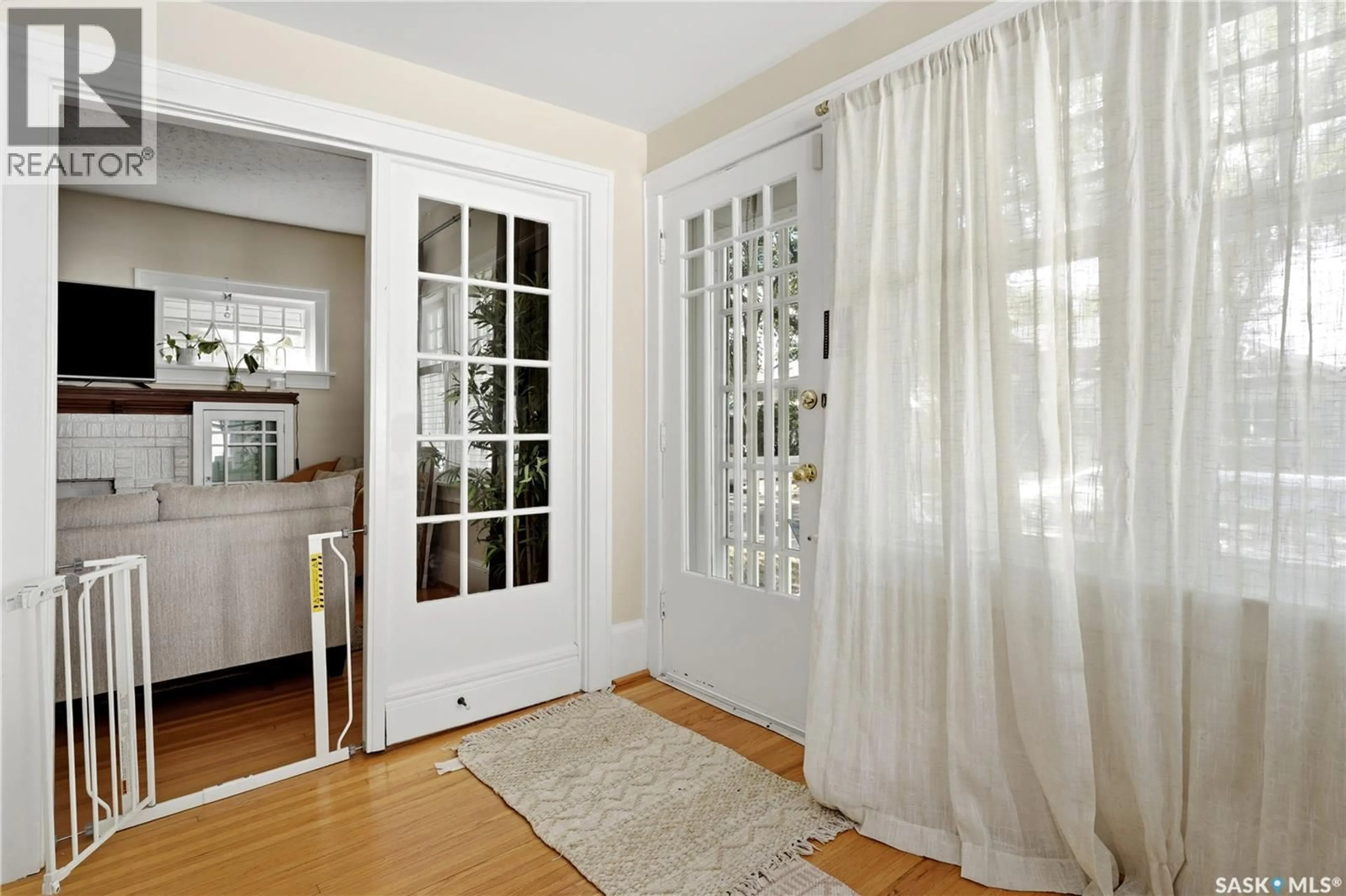 Indoor entryway for 76 ANGUS CRESCENT, Regina Saskatchewan S4T6N2