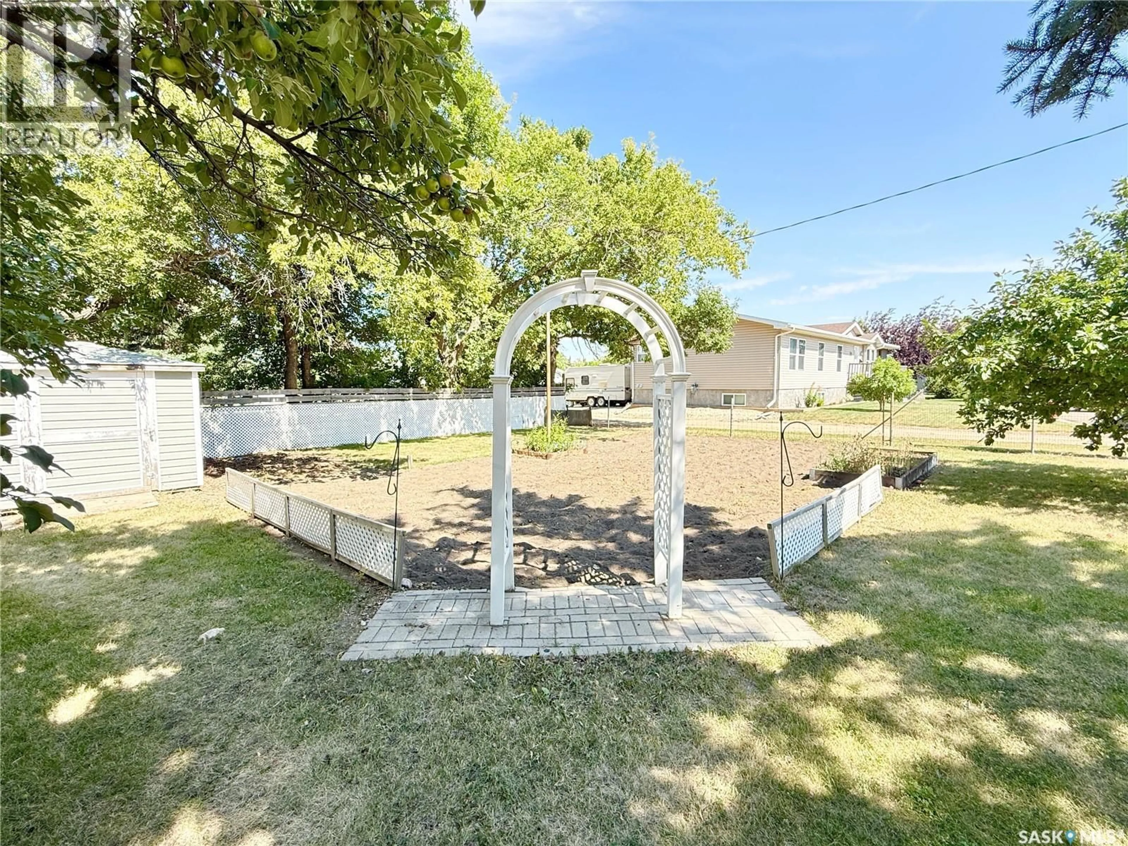 Patio, unknown for 718 4TH STREET, Weyburn Saskatchewan S4H2G3