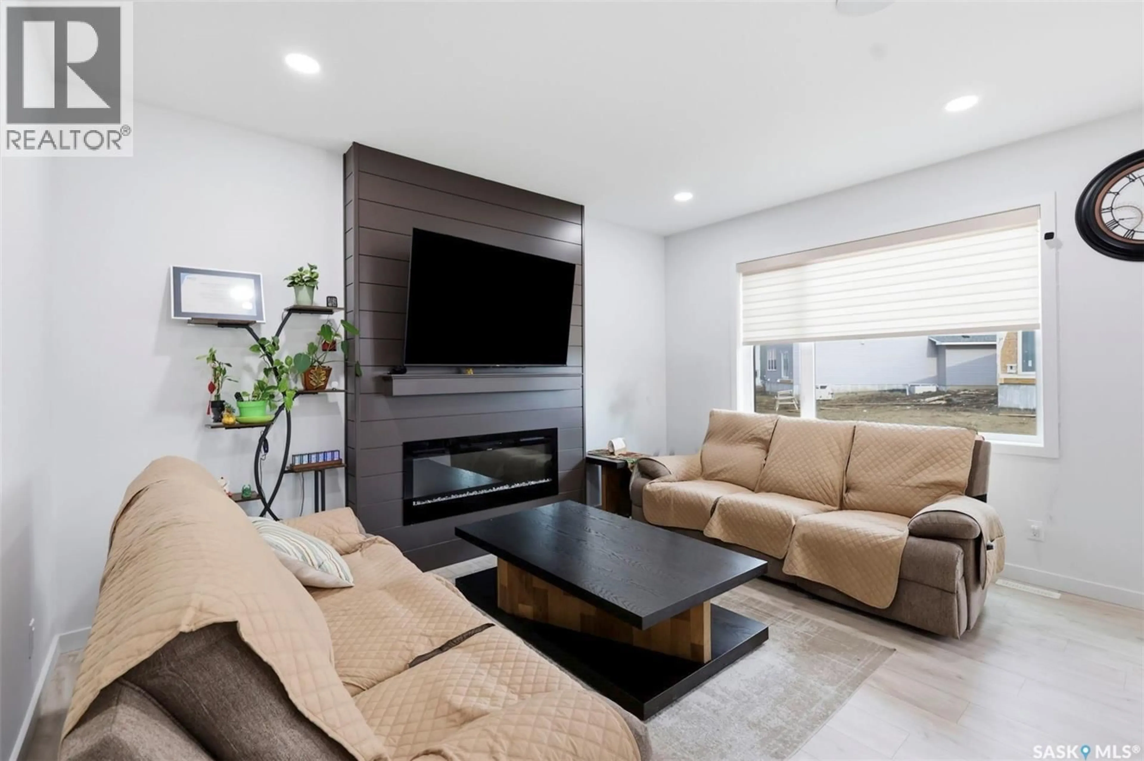 Living room with furniture, unknown for 231 KATZ COURT, Saskatoon Saskatchewan S7H4R1