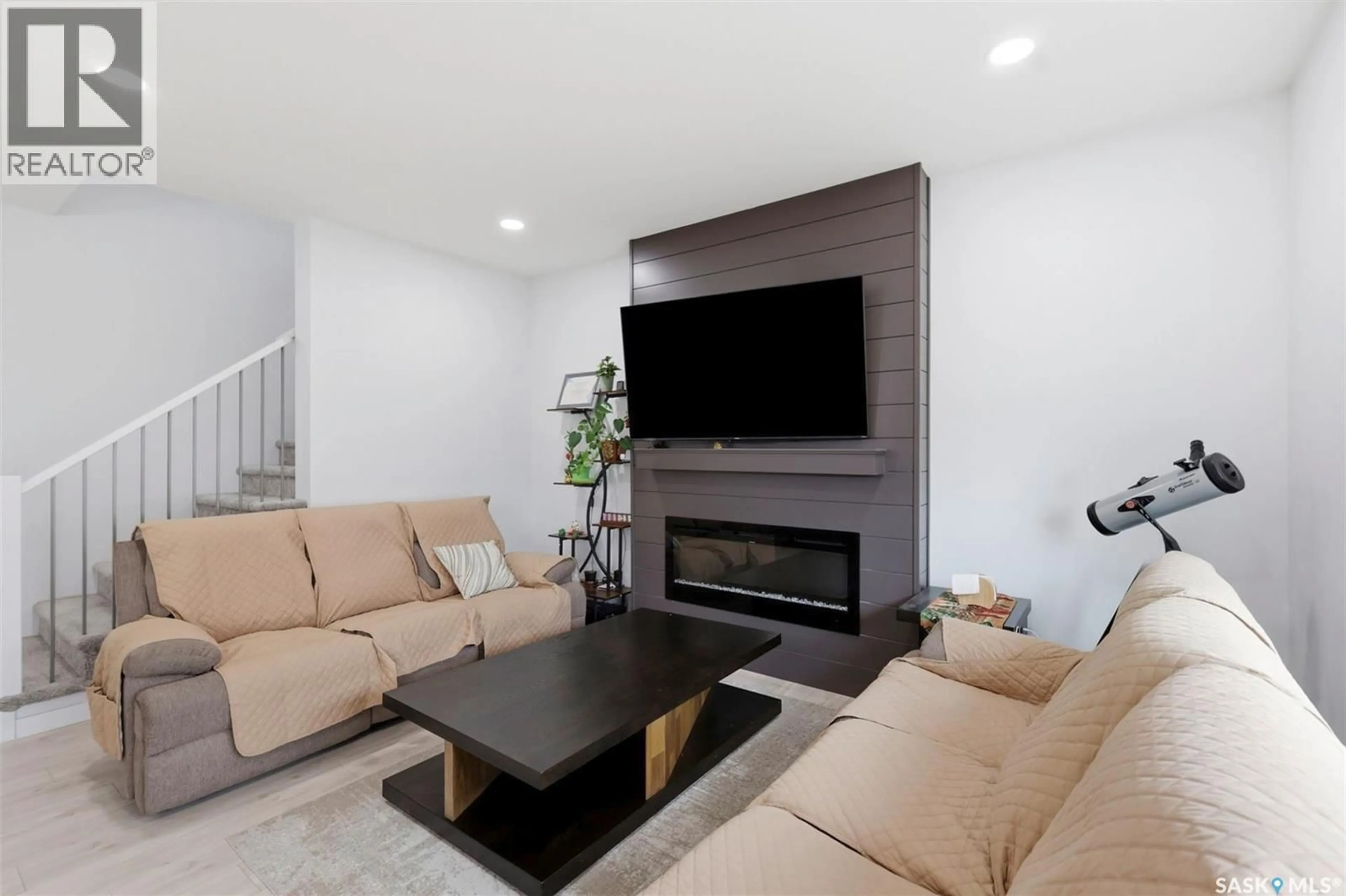Living room with furniture, unknown for 231 KATZ COURT, Saskatoon Saskatchewan S7H4R1