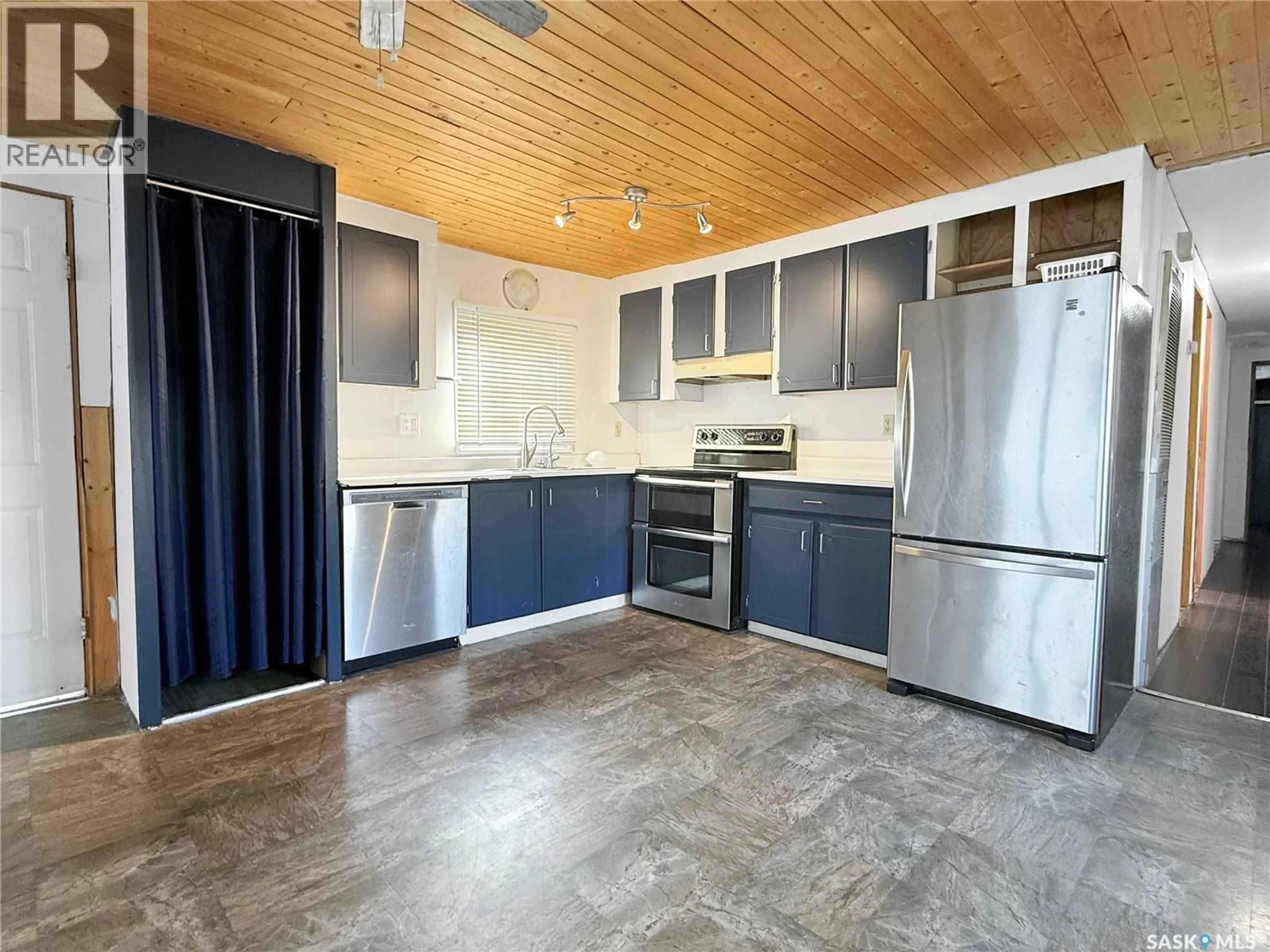 Open concept kitchen, unknown for 1701 11TH AVENUE, Swift Current Saskatchewan S9H4M5