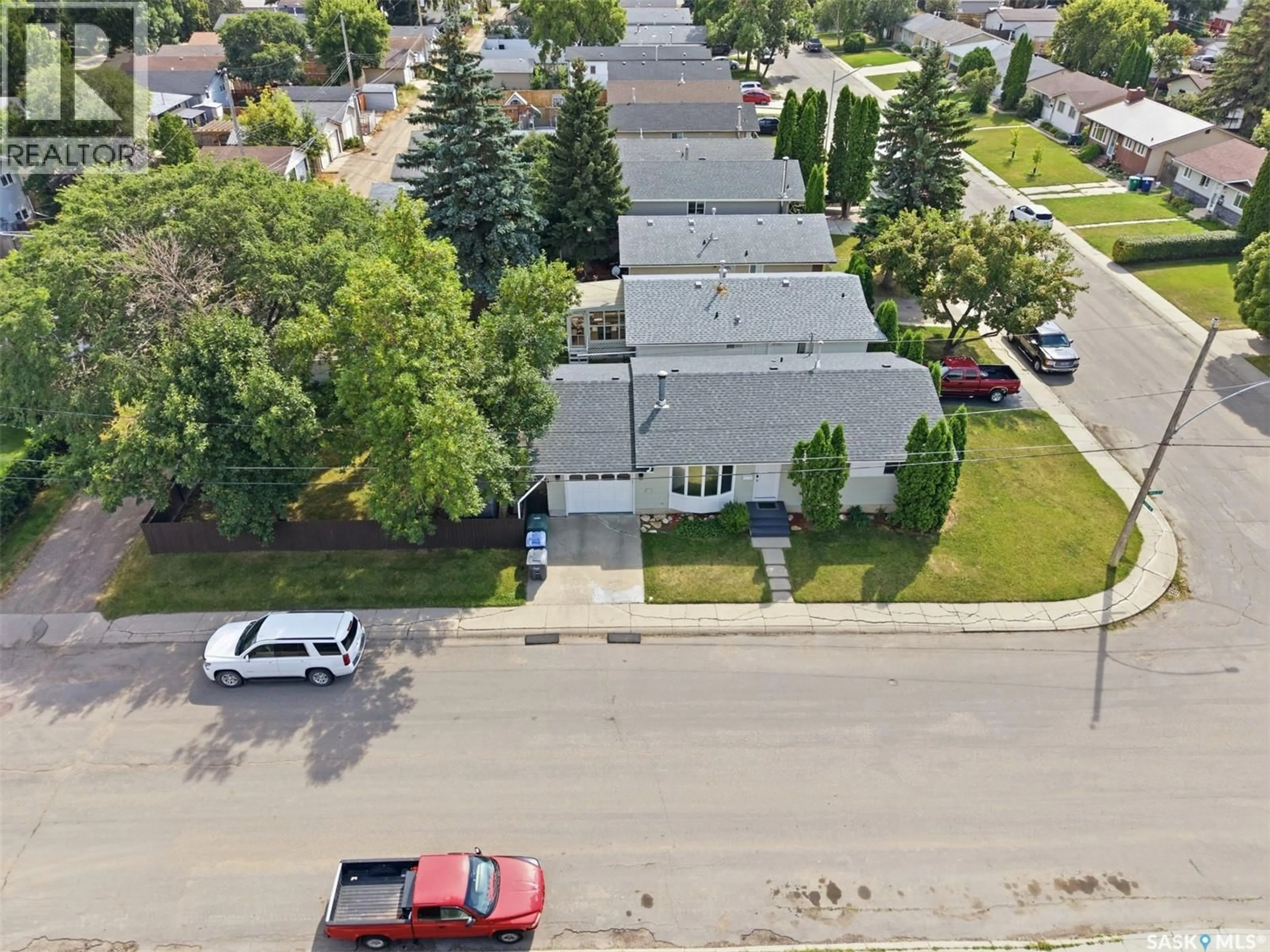 A pic from outside/outdoor area/front of a property/back of a property/a pic from drone, street for 1535 LAURA AVENUE, Saskatoon Saskatchewan S7N2R8