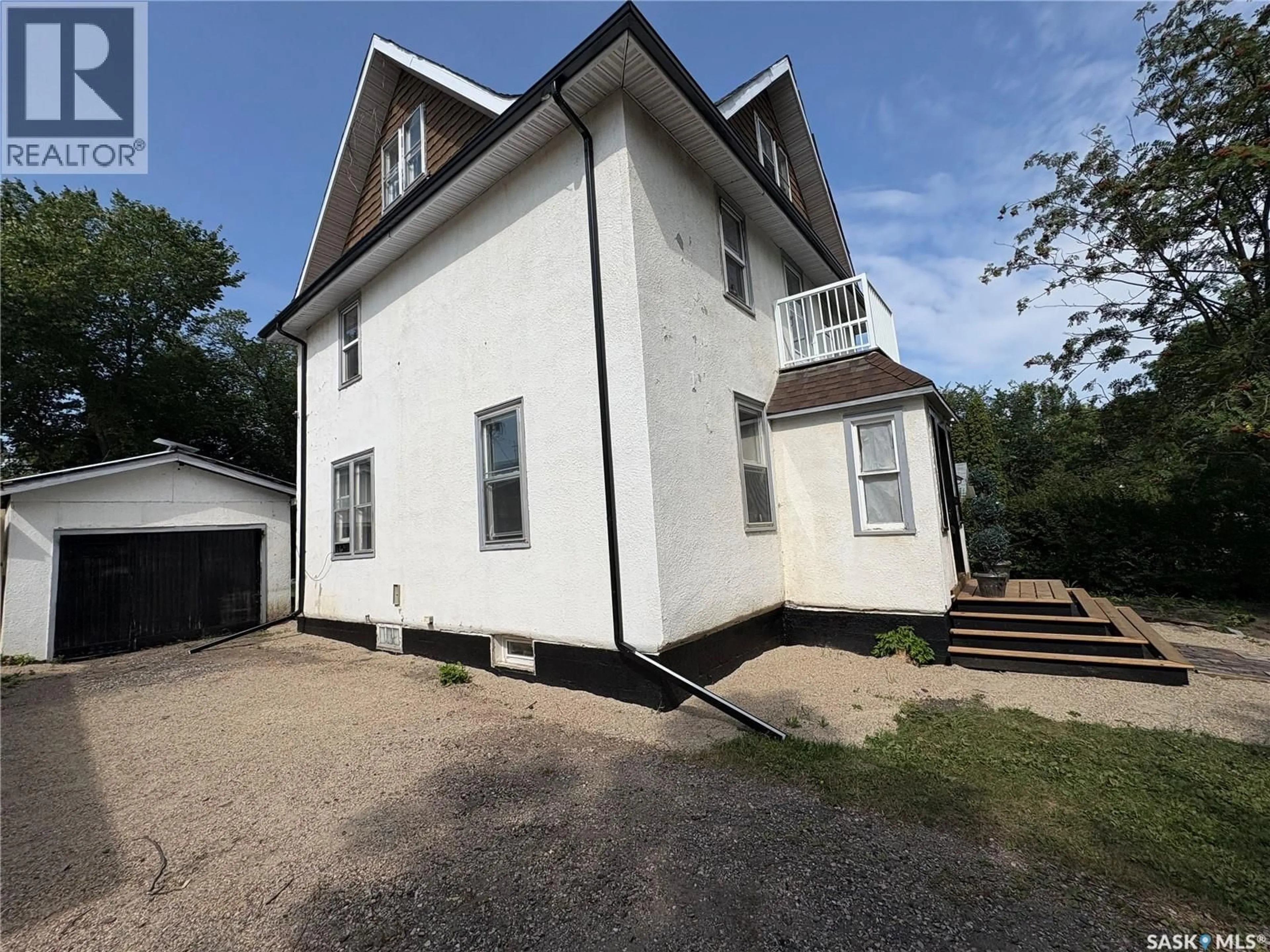 A pic from outside/outdoor area/front of a property/back of a property/a pic from drone, building for 138 FOURTH AVENUE, Yorkton Saskatchewan S3N1A7