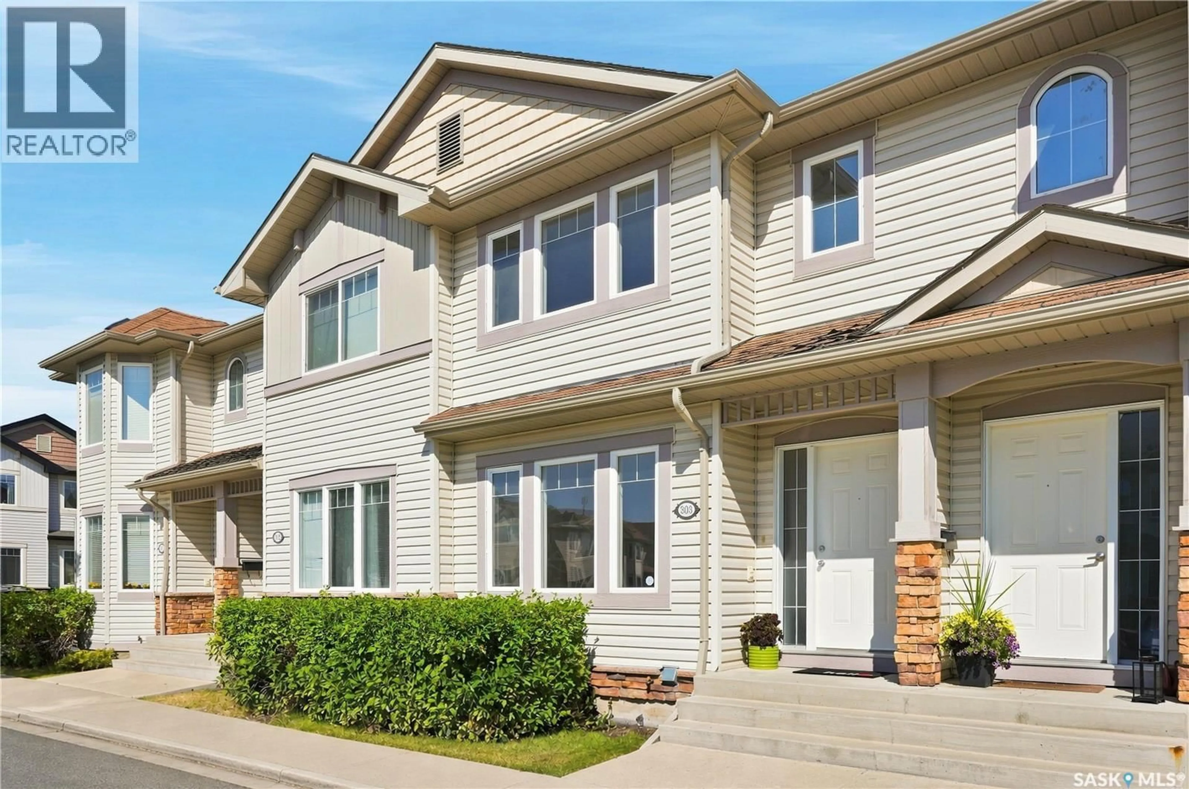 Home with vinyl exterior material, street for 303 - 303 SLIMMON PLACE, Saskatoon Saskatchewan S7V0A8