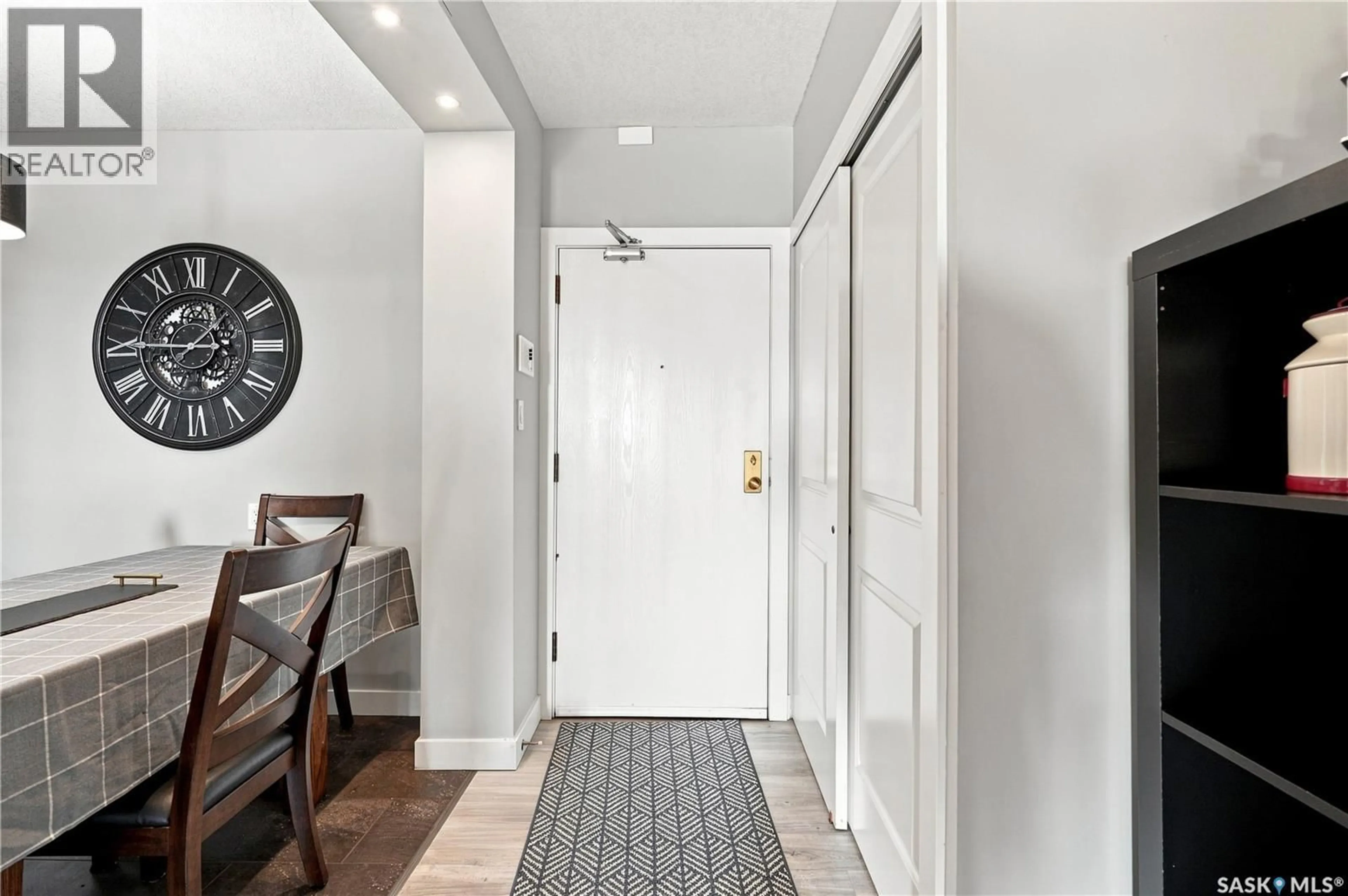Indoor entryway for 308 - 423 TAIT COURT, Saskatoon Saskatchewan S7H5L3