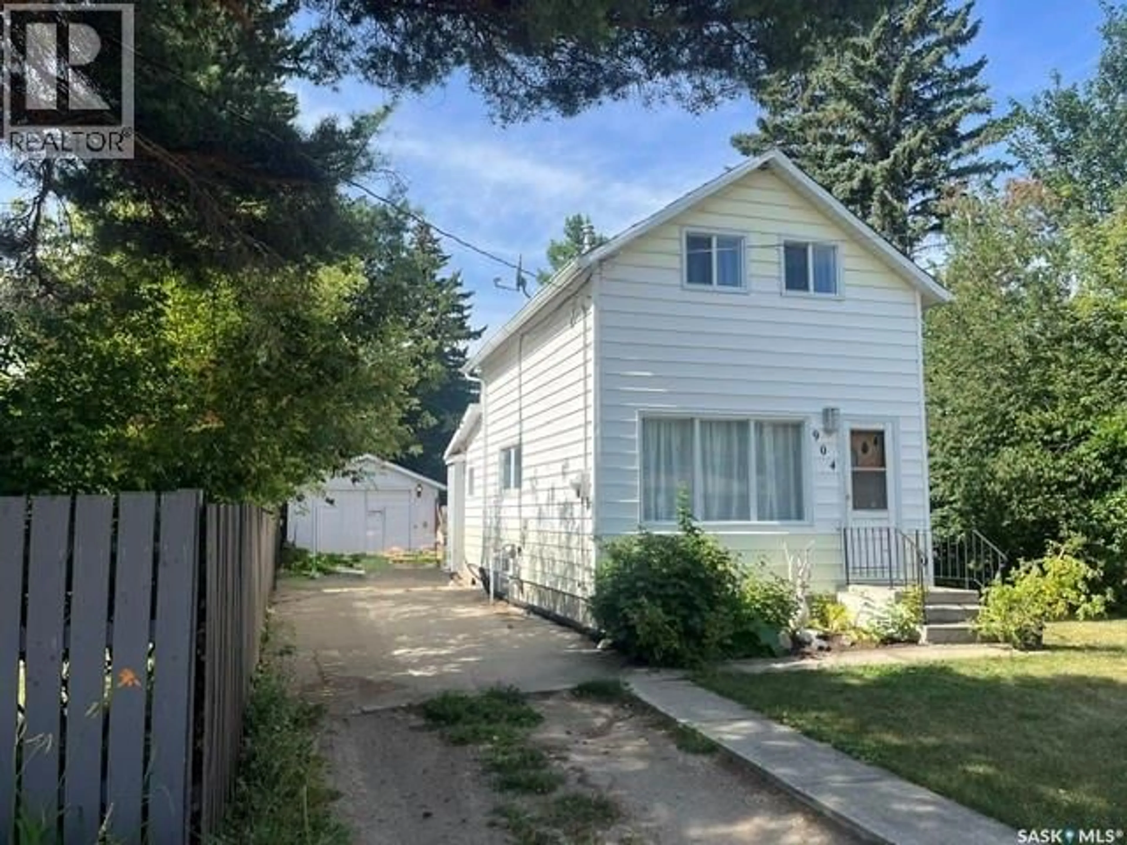 A pic from outside/outdoor area/front of a property/back of a property/a pic from drone, street for 904 EBERTS STREET, Indian Head Saskatchewan S0G2K0