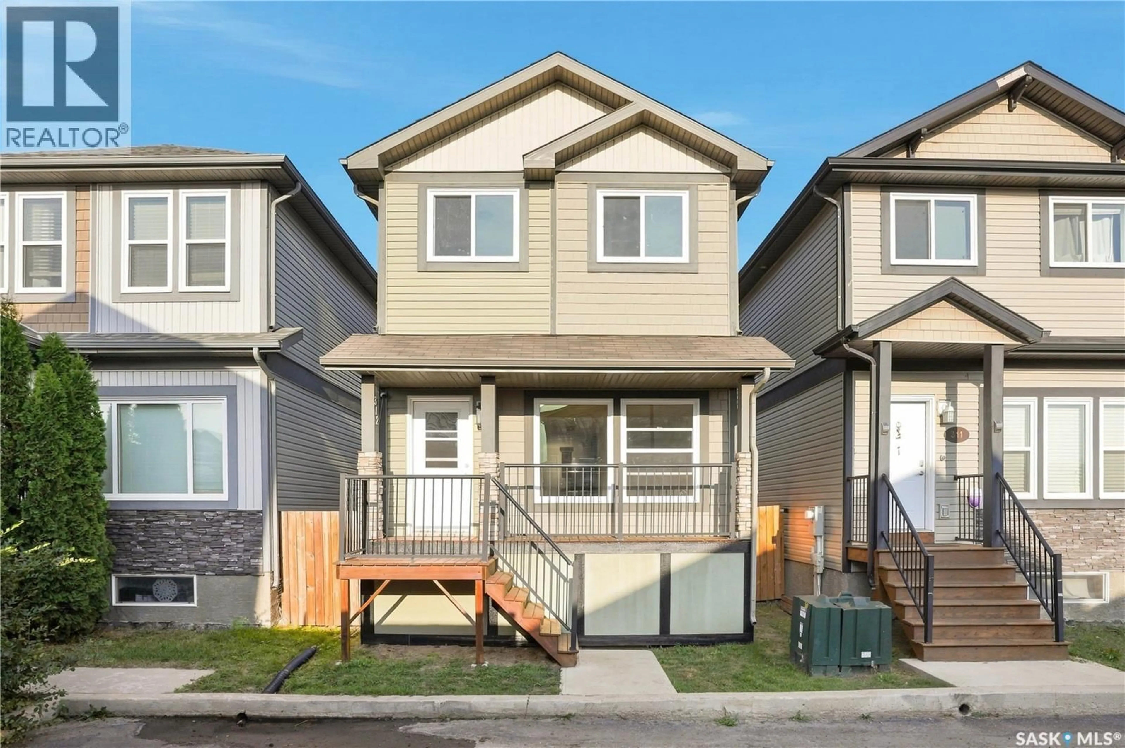 Home with vinyl exterior material, street for 810 - 312 HAMPTON CIRCLE, Saskatoon Saskatchewan S7R0K2
