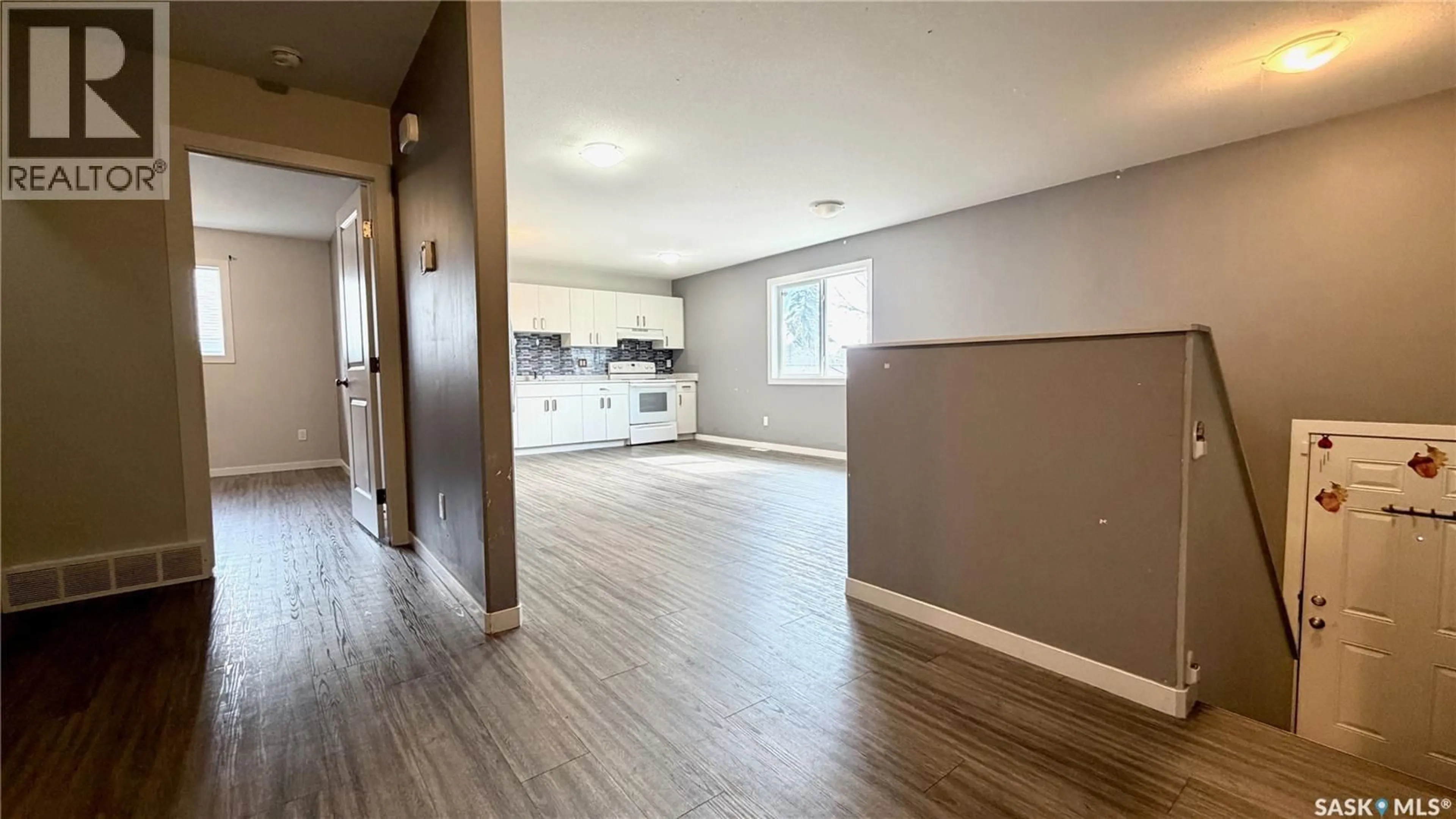 Unknown for 215 V AVENUE, Saskatoon Saskatchewan S7L3E5