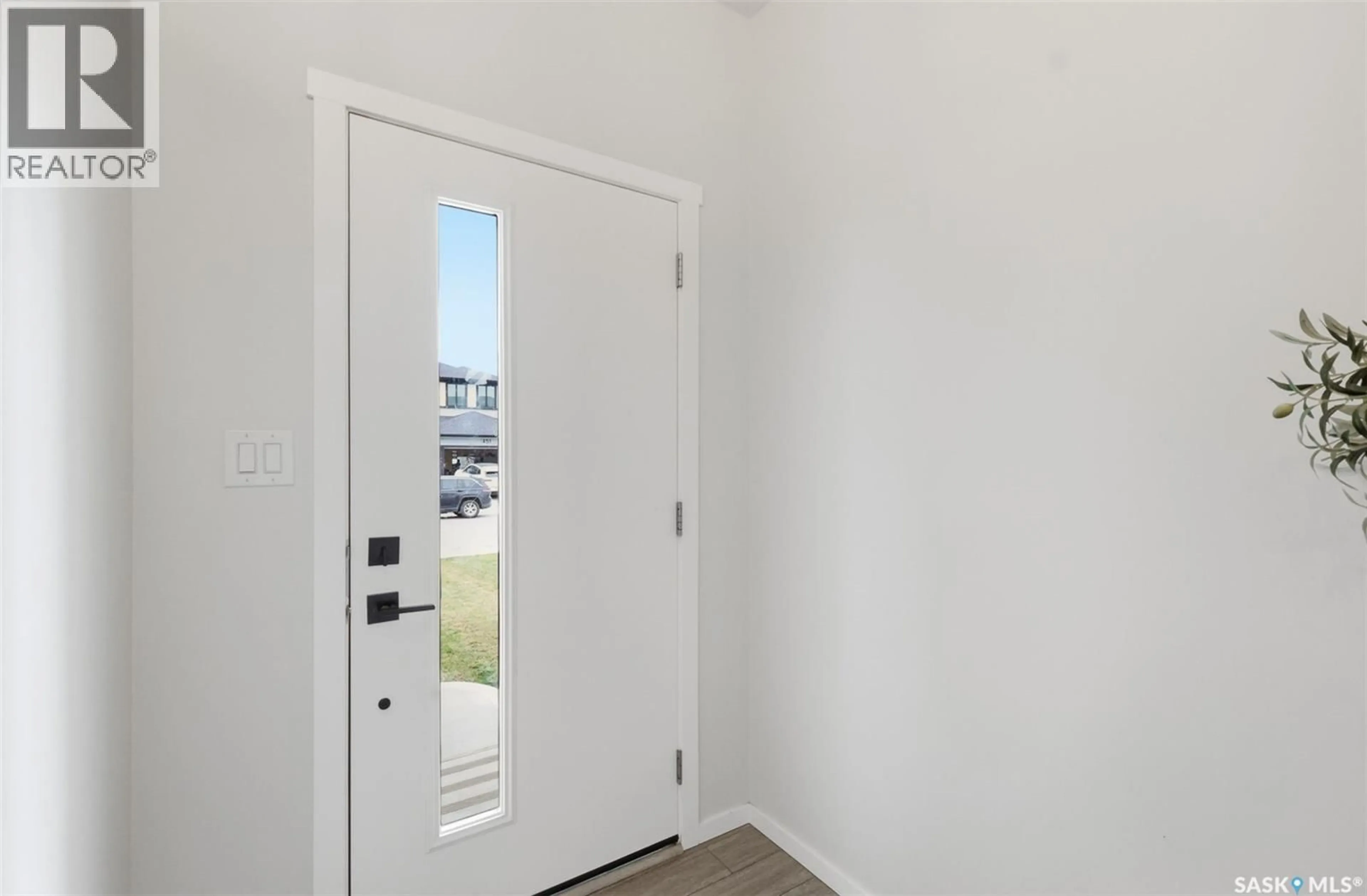 Indoor entryway for 446 ANISKOTAW WAY, Saskatoon Saskatchewan S7V1M3