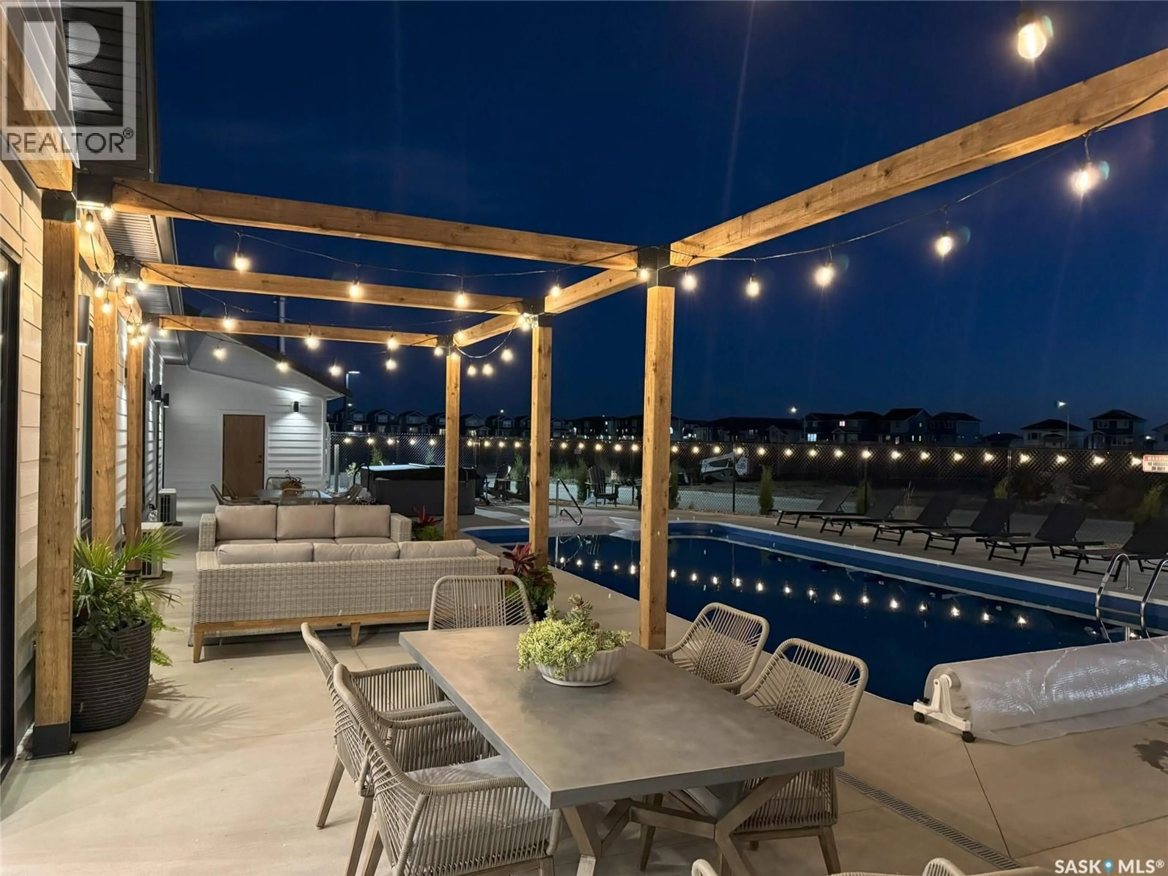 Patio, water/lake/river/ocean view for 1 105 HATHWAY CRESCENT, Saskatoon Saskatchewan S7V0P5