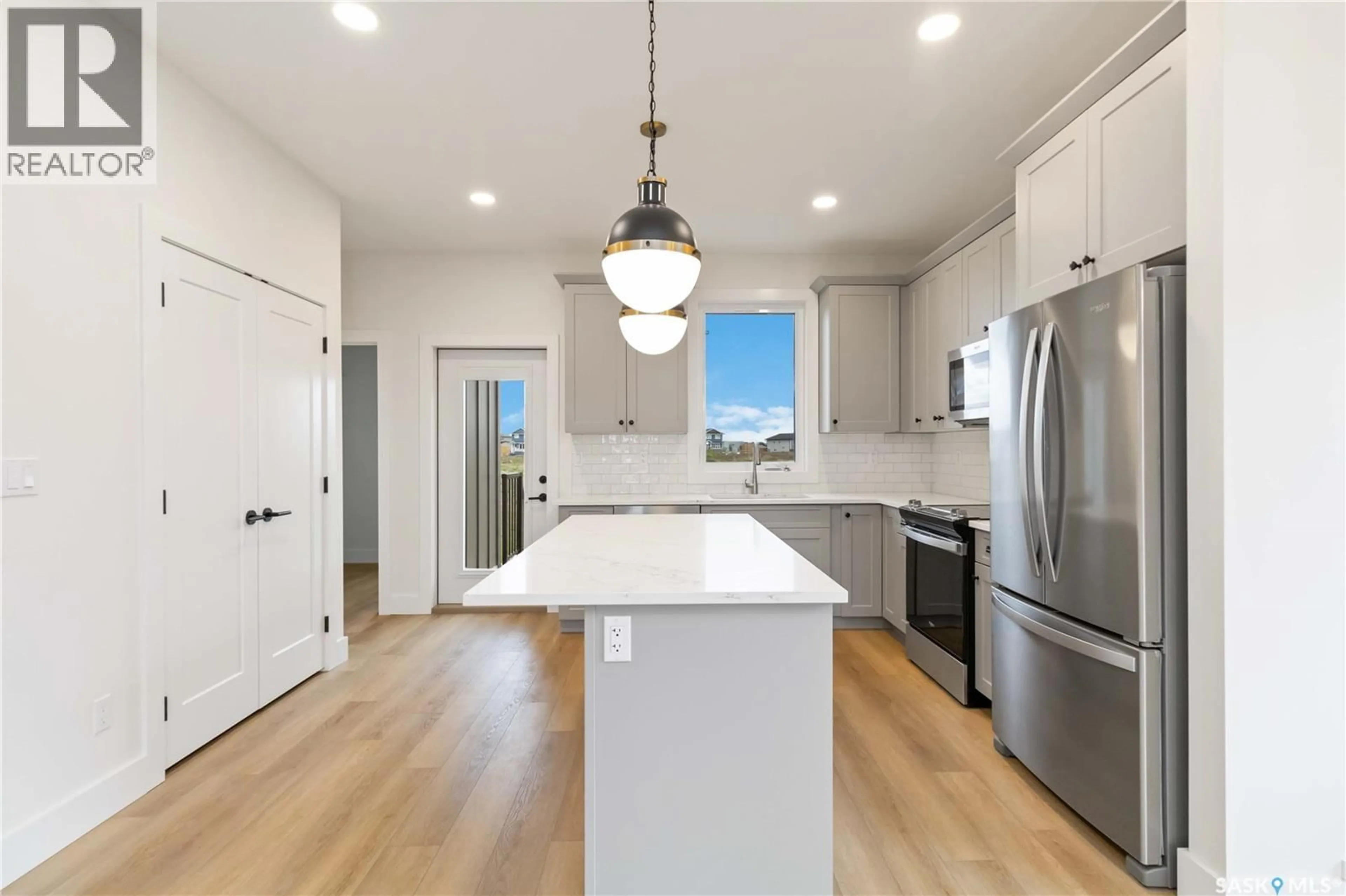 Open concept kitchen, unknown for 1 105 HATHWAY CRESCENT, Saskatoon Saskatchewan S7V0P5