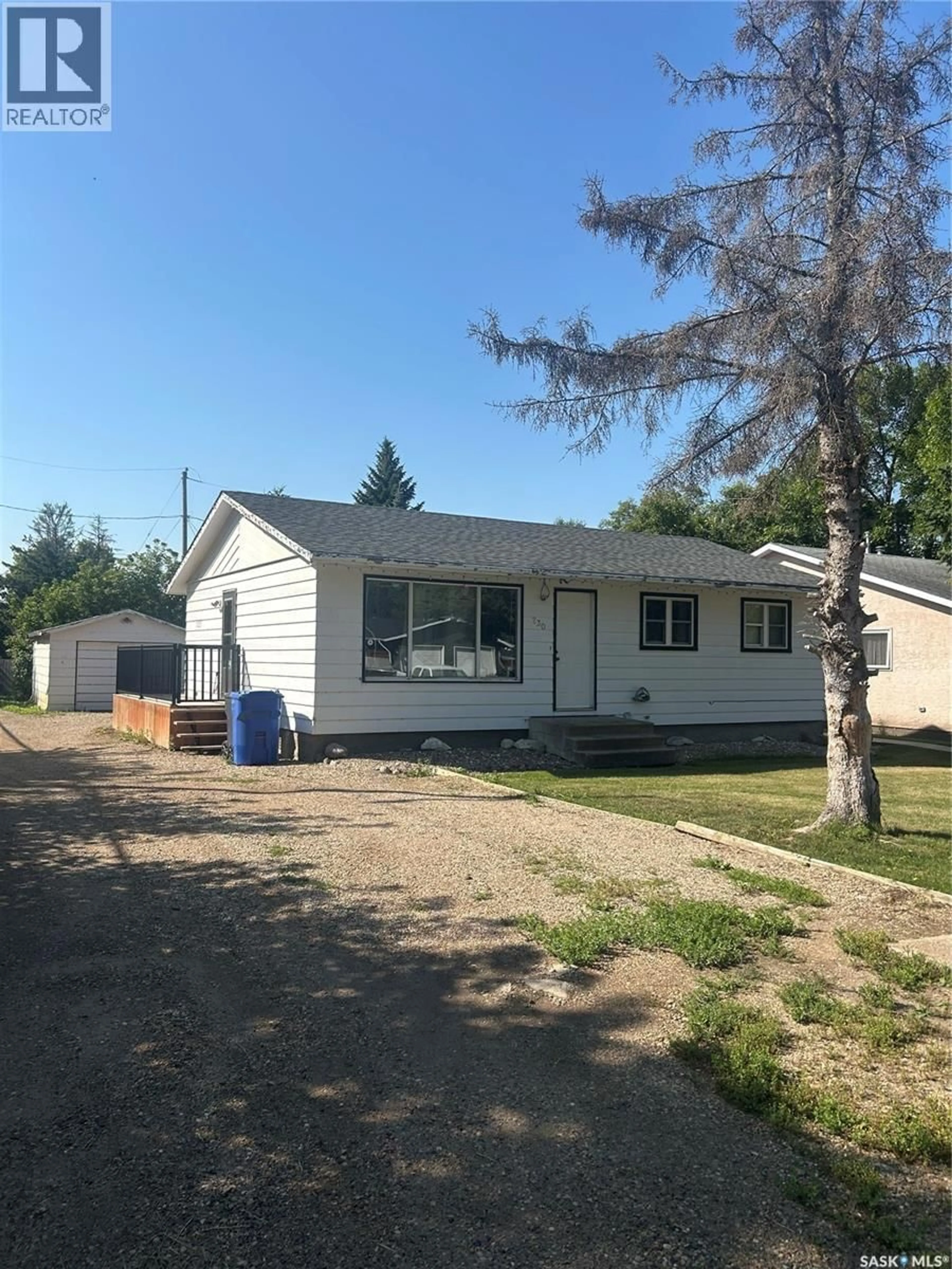 Home with vinyl exterior material, street for 230 WALLACE STREET, Kamsack Saskatchewan S0A1S0