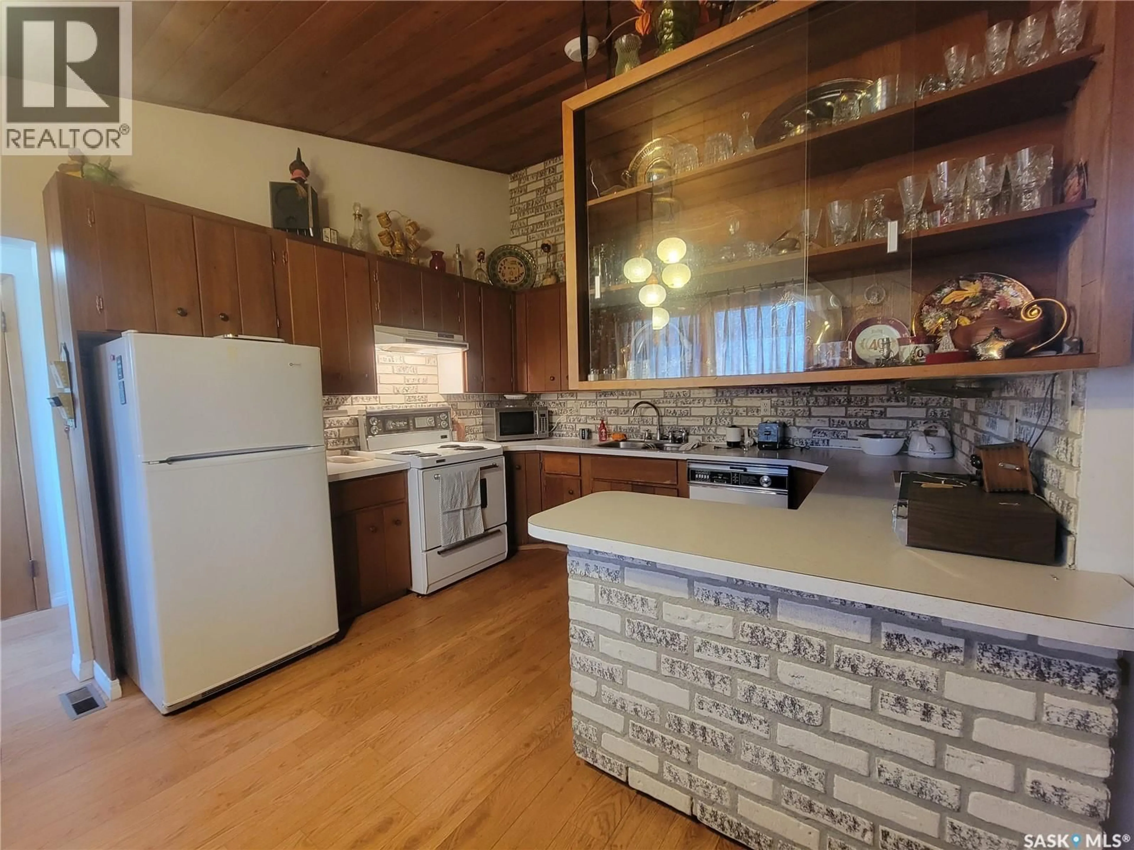 Open concept kitchen, unknown for 509 3RD STREET, Wilkie Saskatchewan S0K4W0