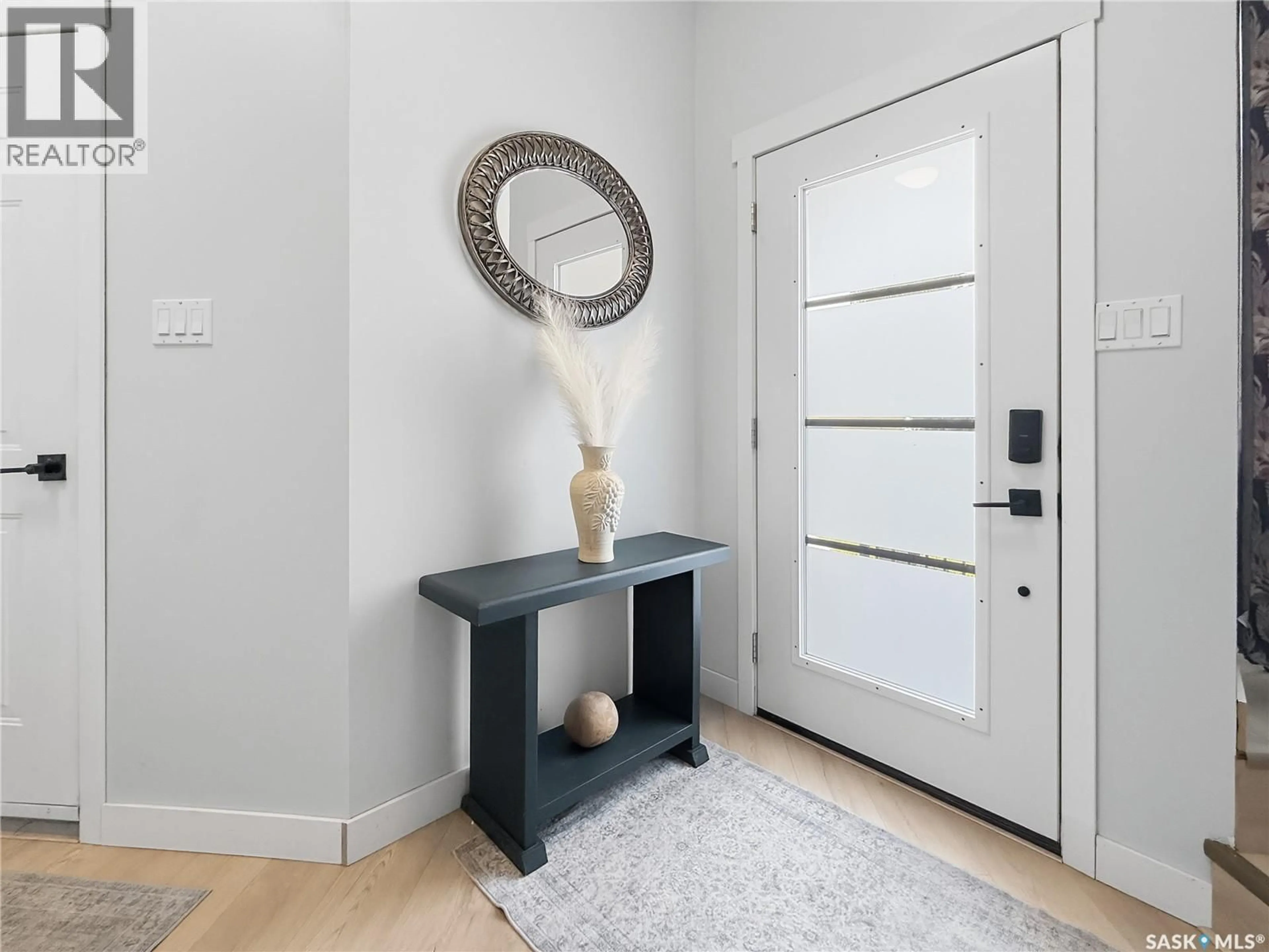 Indoor entryway for 625 7TH AVENUE, Swift Current Saskatchewan S9H2N8