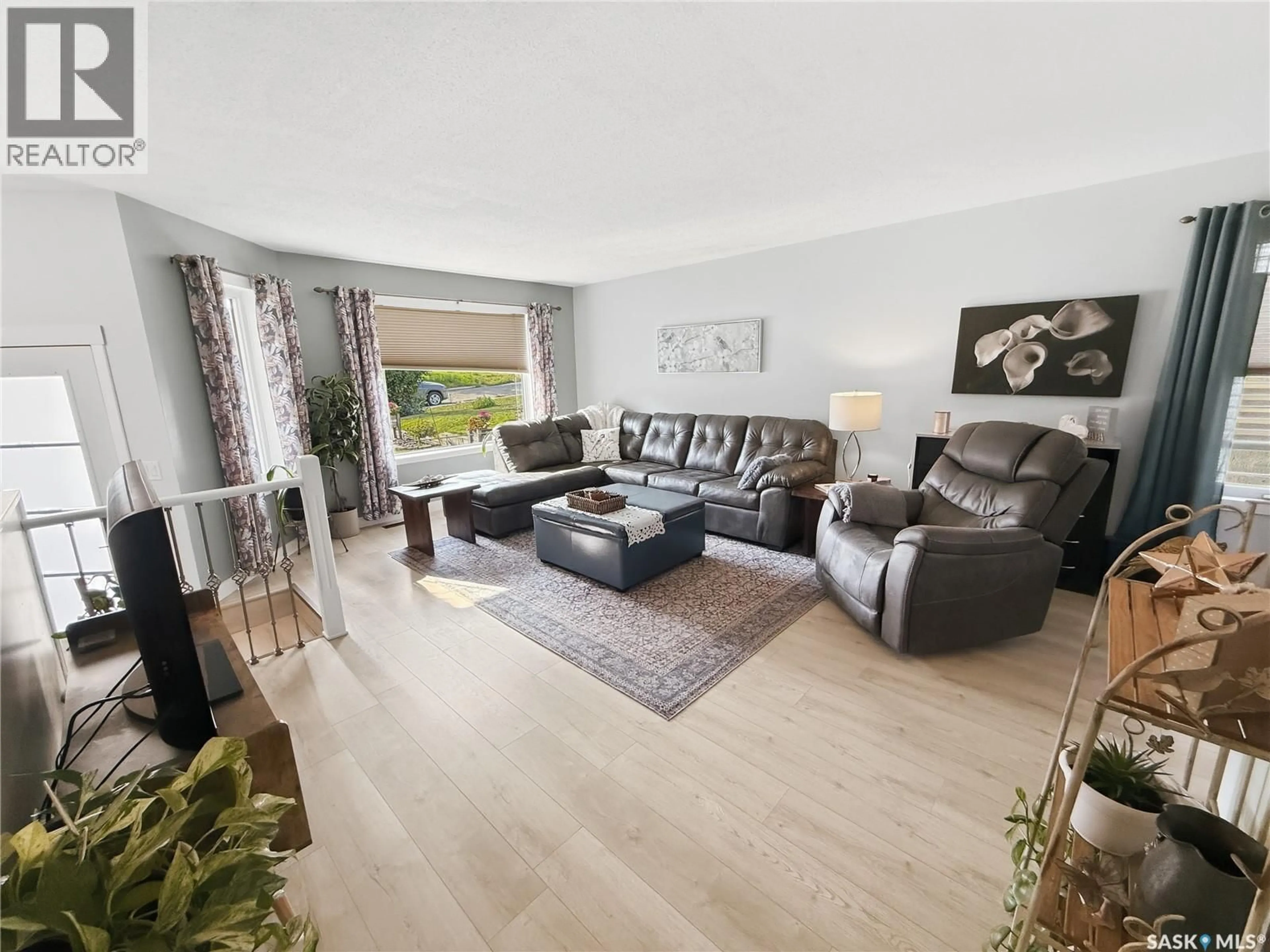 Living room with furniture, wood/laminate floor for 625 7TH AVENUE, Swift Current Saskatchewan S9H2N8