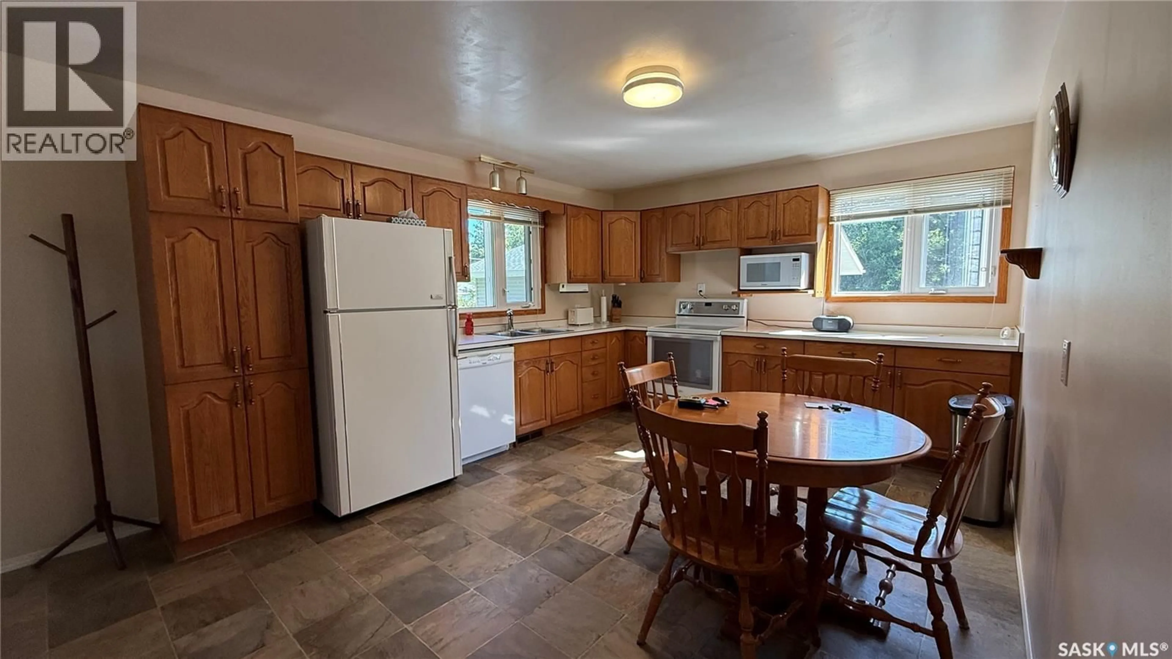 Standard kitchen, unknown for 224 HUDEK AVENUE, Hafford Saskatchewan S0J0G4