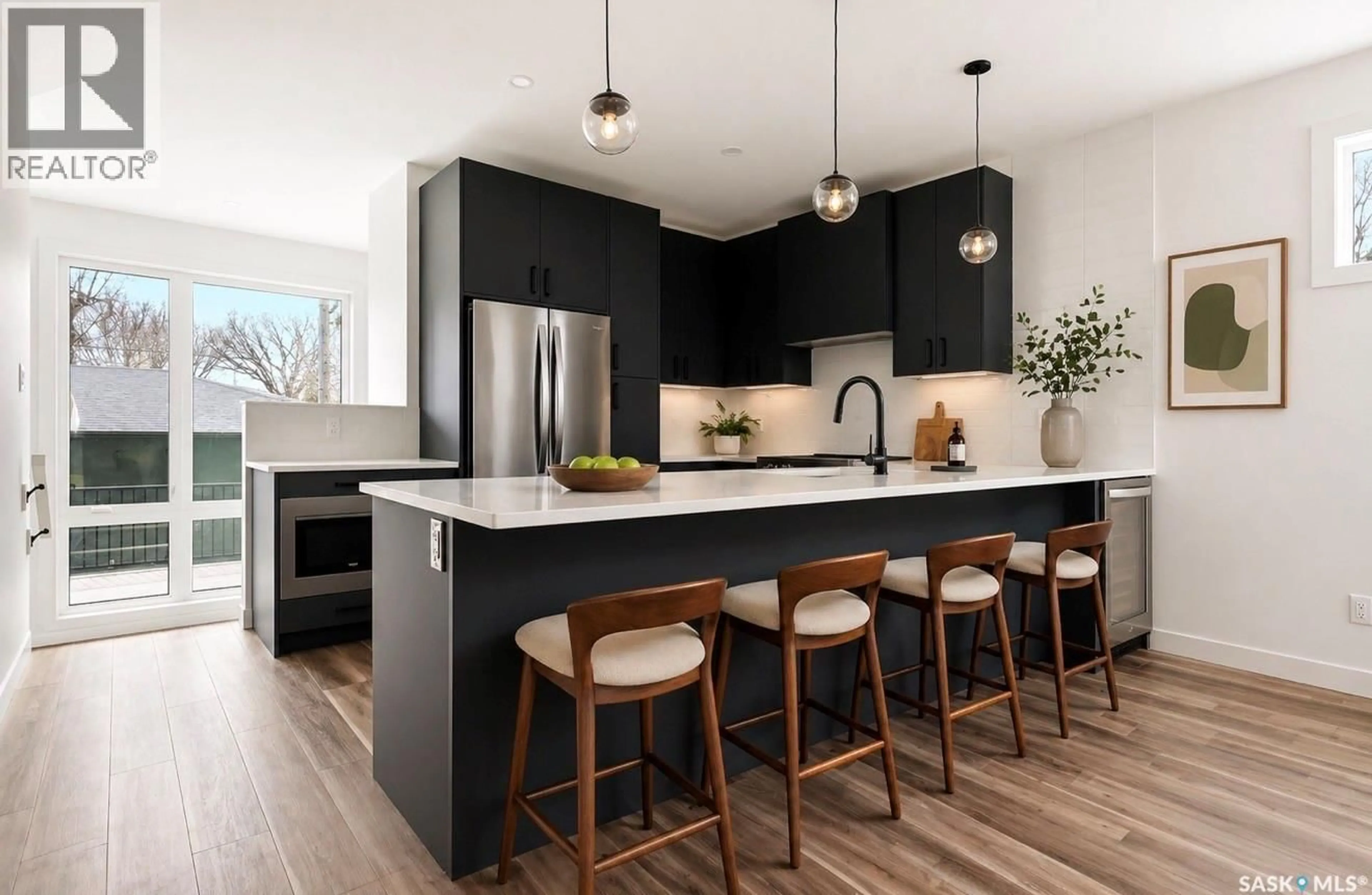 Contemporary kitchen, unknown for 3919 QU'APPELLE DRIVE, Regina Saskatchewan S4S0E1