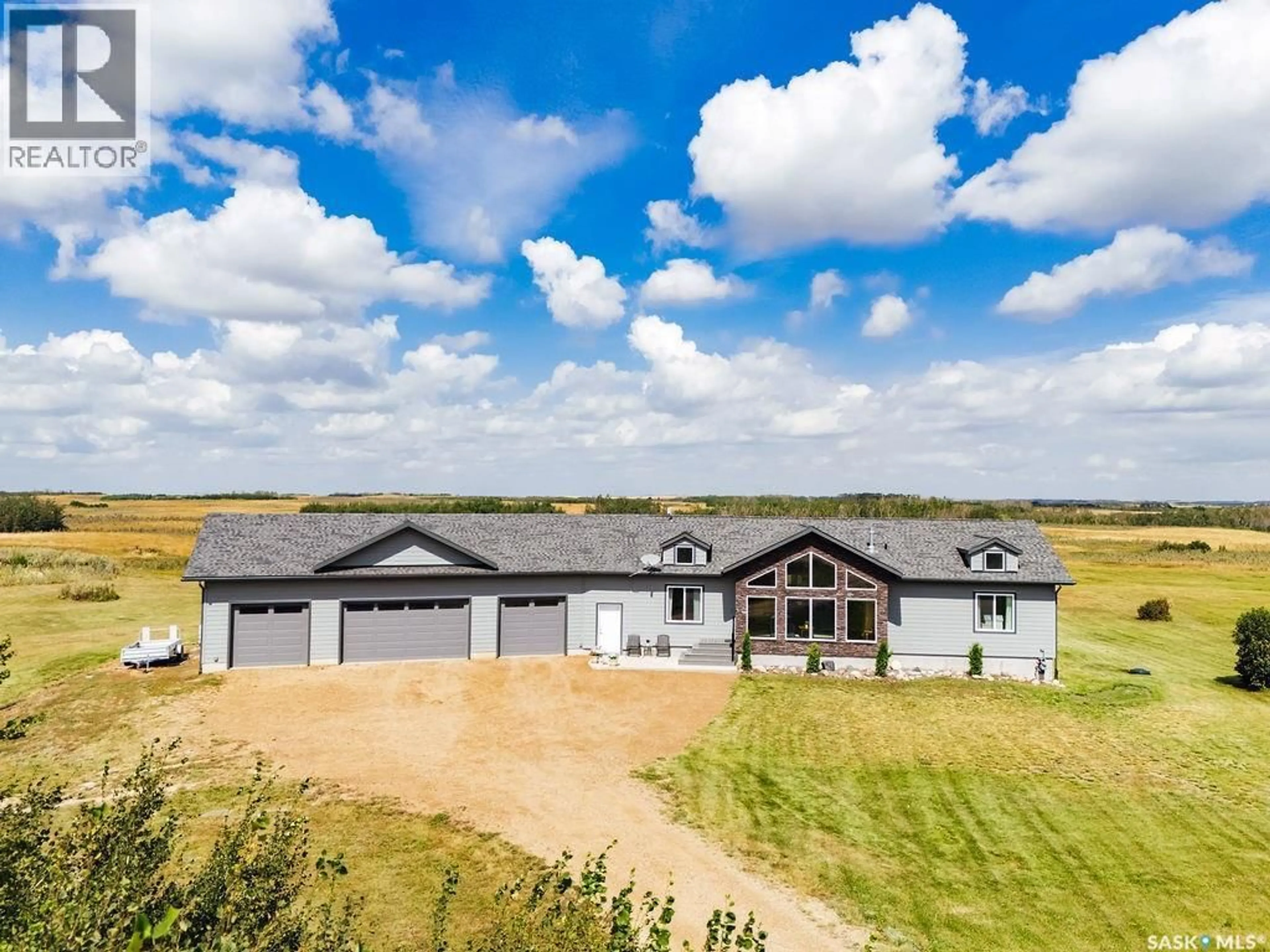 A pic from outside/outdoor area/front of a property/back of a property/a pic from drone, building for 117 LOUISE CRESCENT, Aberdeen No 373 Saskatchewan S7A0A9