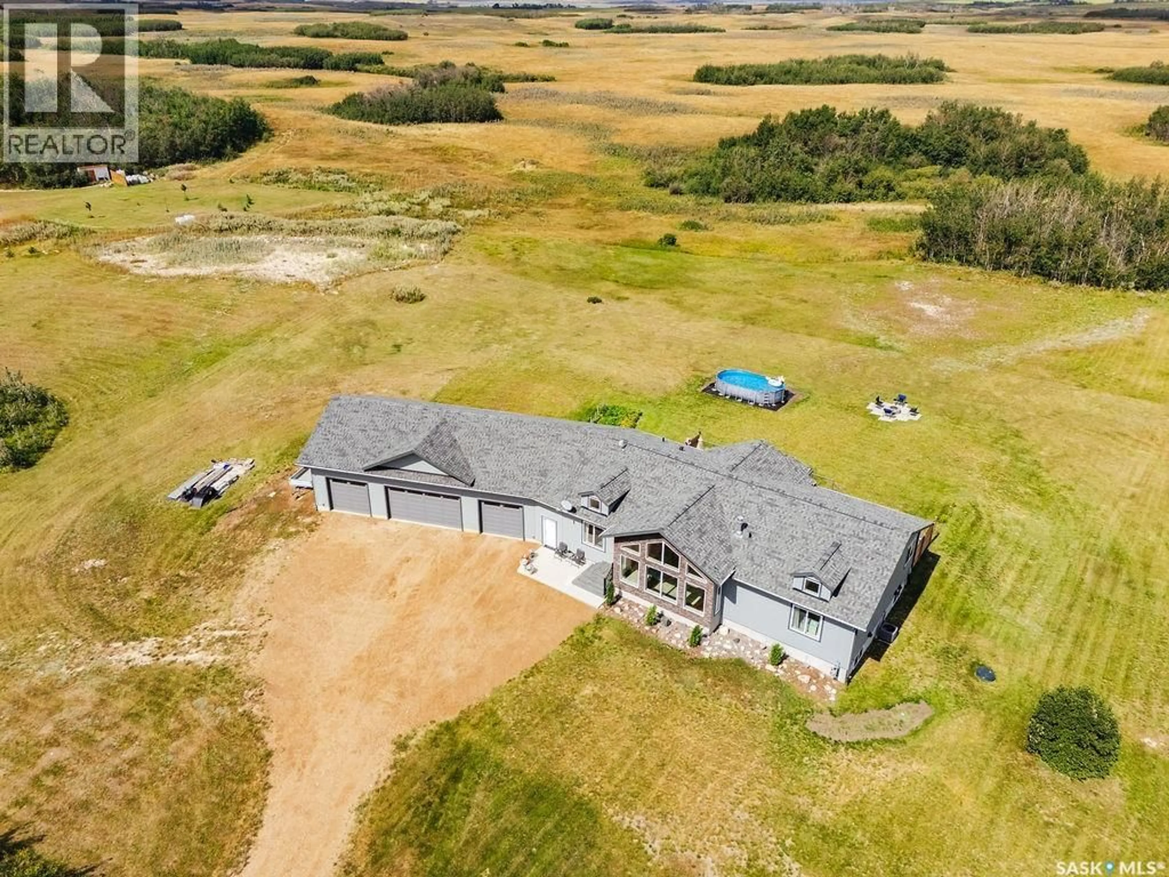 A pic from outside/outdoor area/front of a property/back of a property/a pic from drone, building for 117 LOUISE CRESCENT, Aberdeen No 373 Saskatchewan S7A0A9