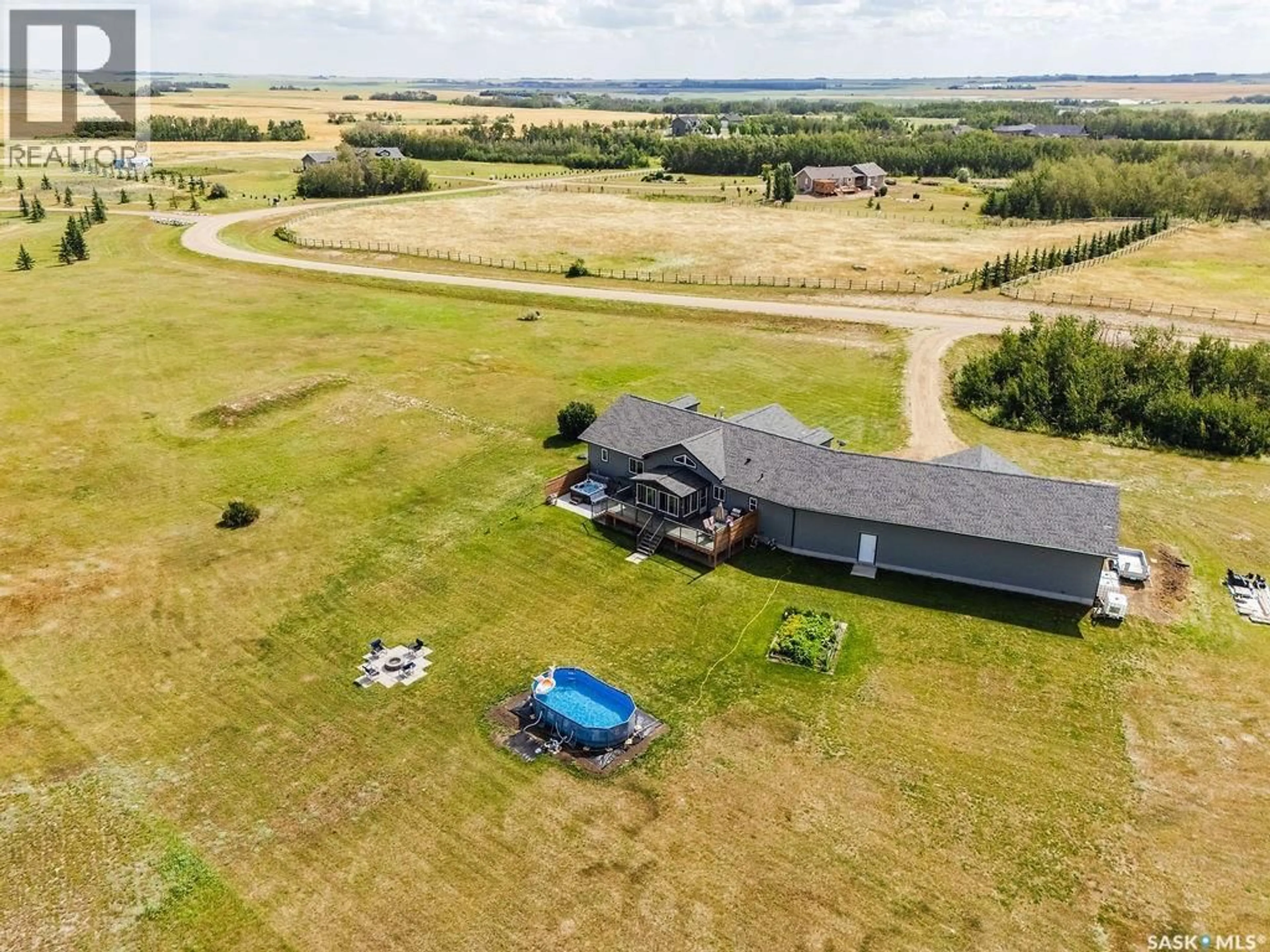 A pic from outside/outdoor area/front of a property/back of a property/a pic from drone, building for 117 LOUISE CRESCENT, Aberdeen No 373 Saskatchewan S7A0A9