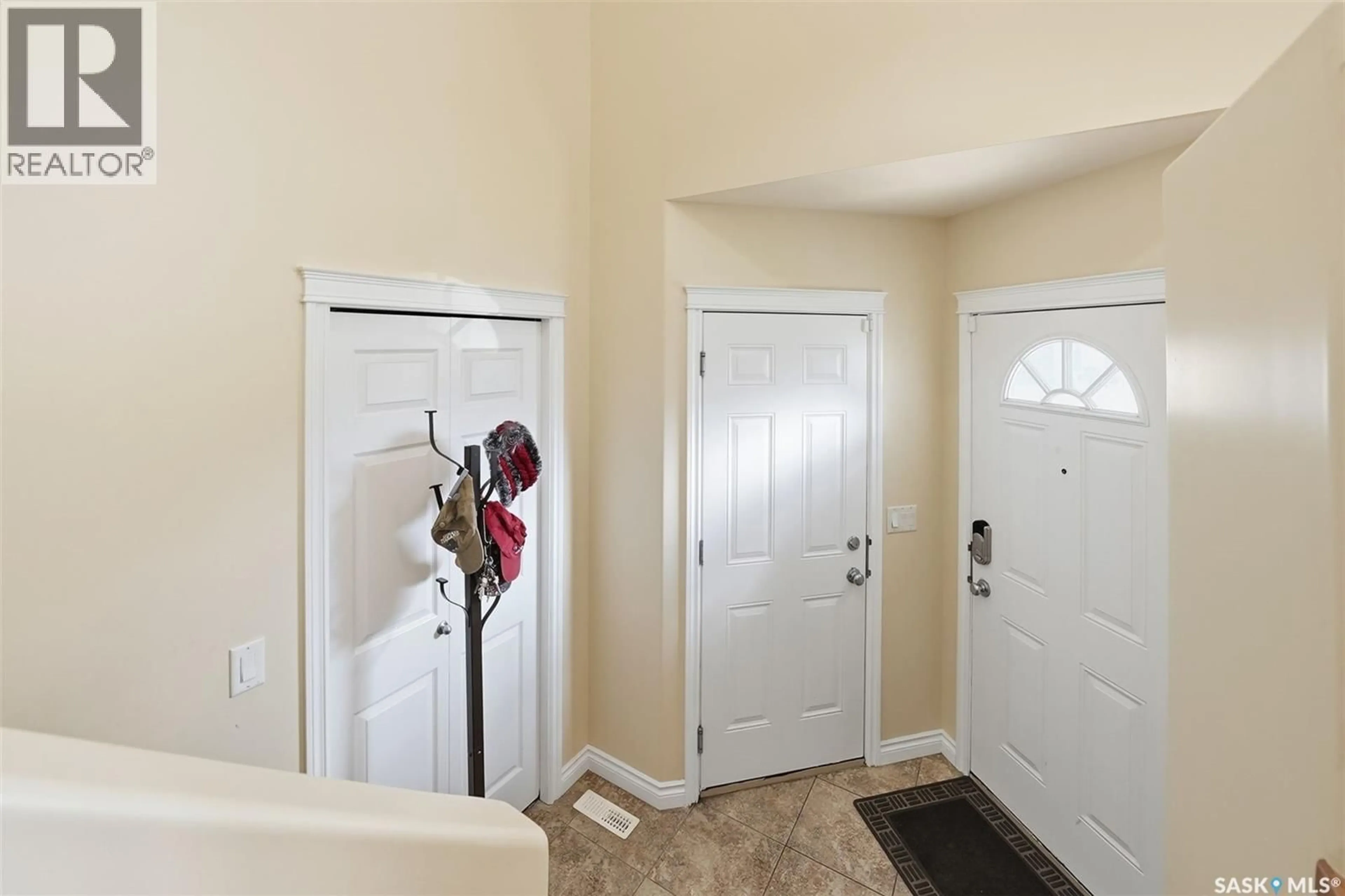 Indoor entryway for 110 BENNION CRESCENT, Saskatoon Saskatchewan S7W0H1