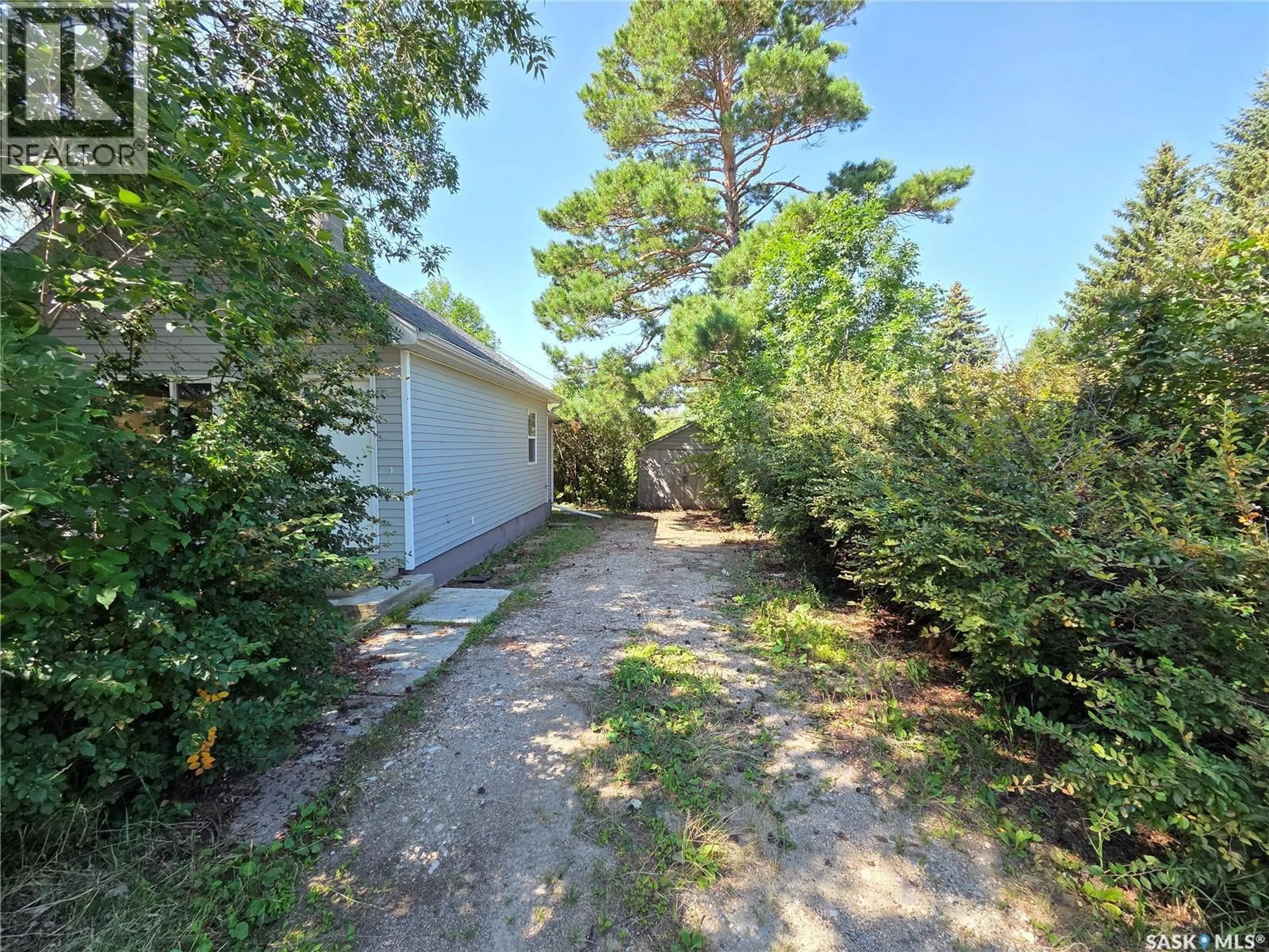A pic from outside/outdoor area/front of a property/back of a property/a pic from drone, street for 32 NEWCOMBE STREET, Manor Saskatchewan S0C1R0
