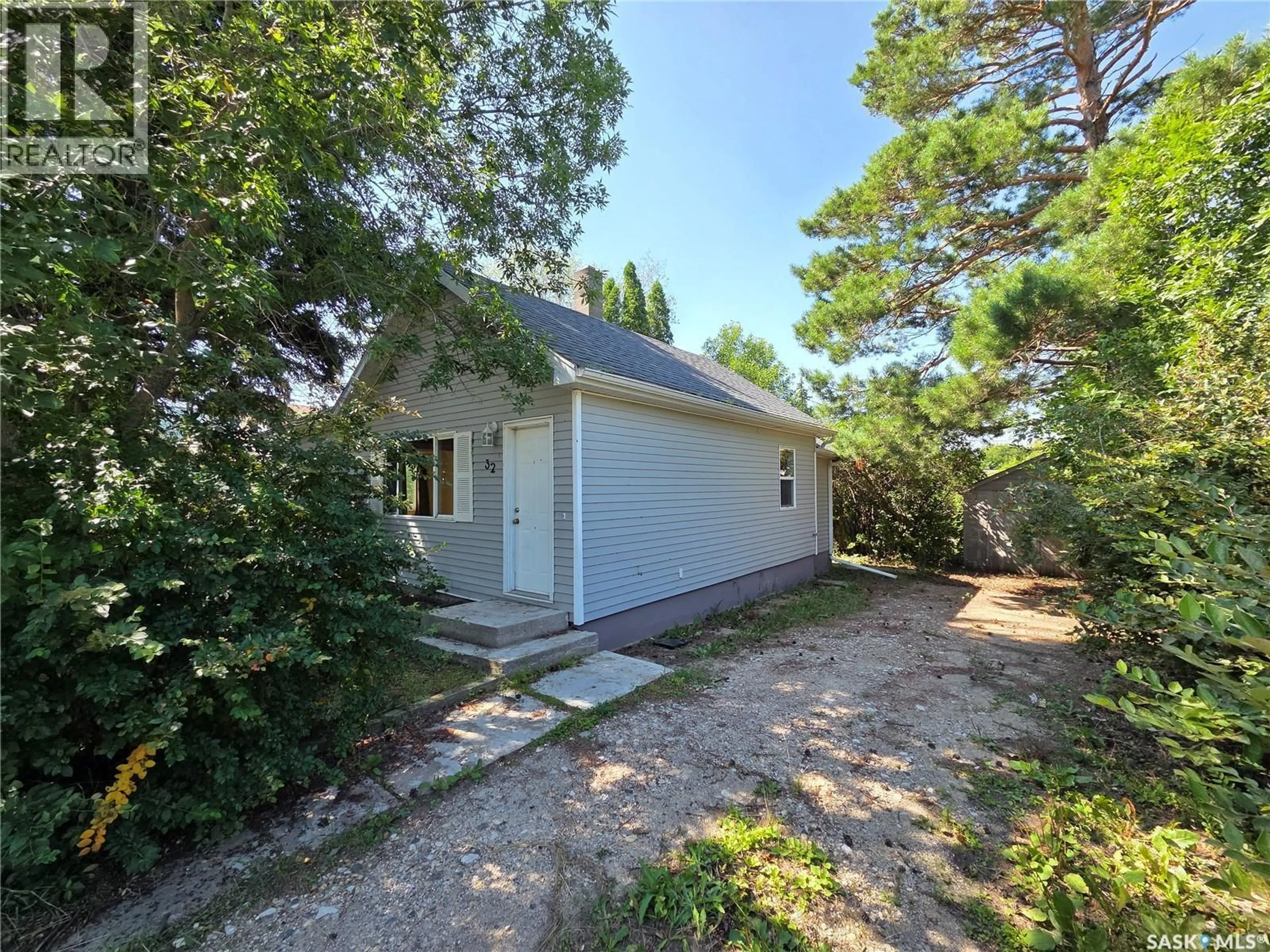 Unknown for 32 NEWCOMBE STREET, Manor Saskatchewan S0C1R0