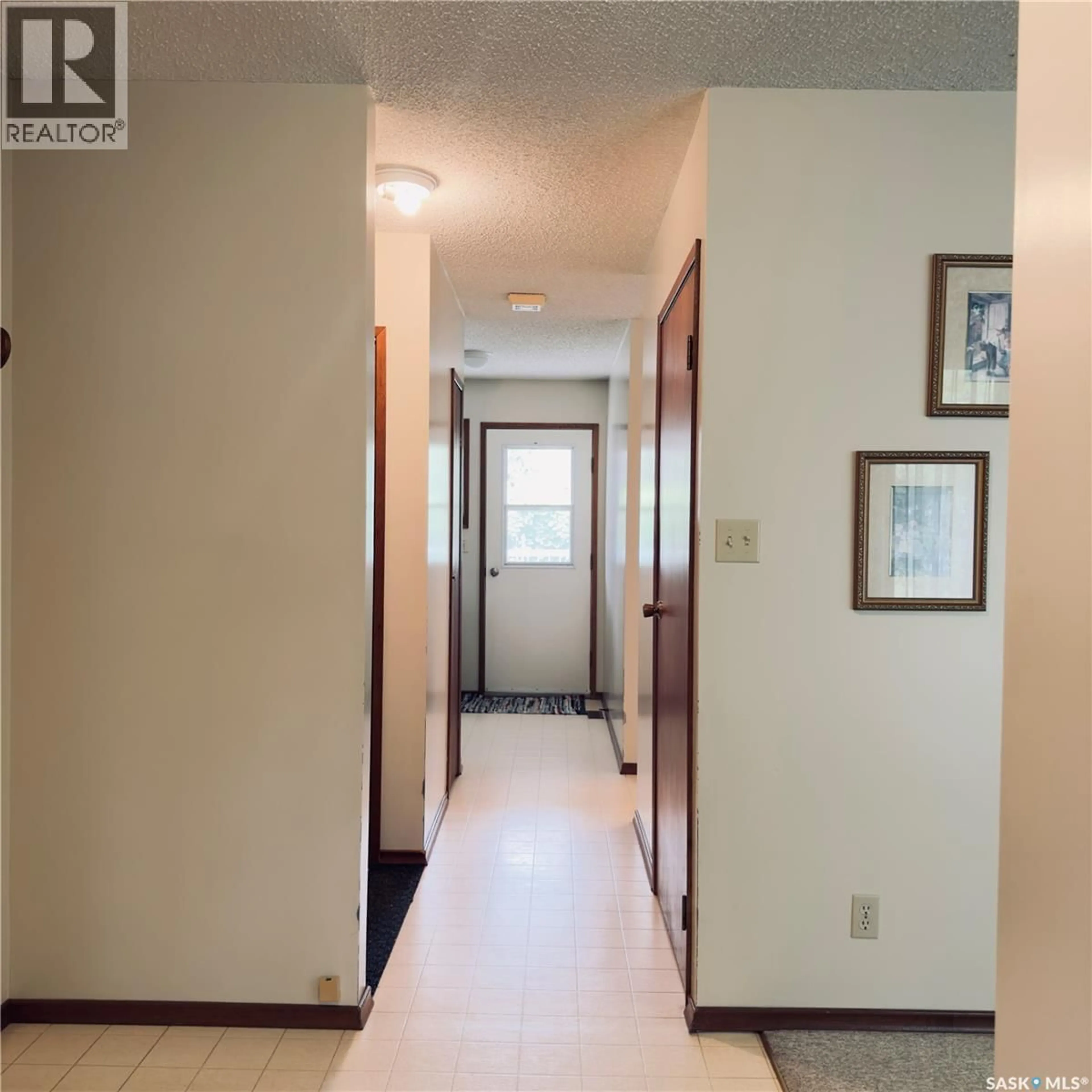 Indoor foyer for 410 1ST STREET, Waldheim Saskatchewan S0K4R0