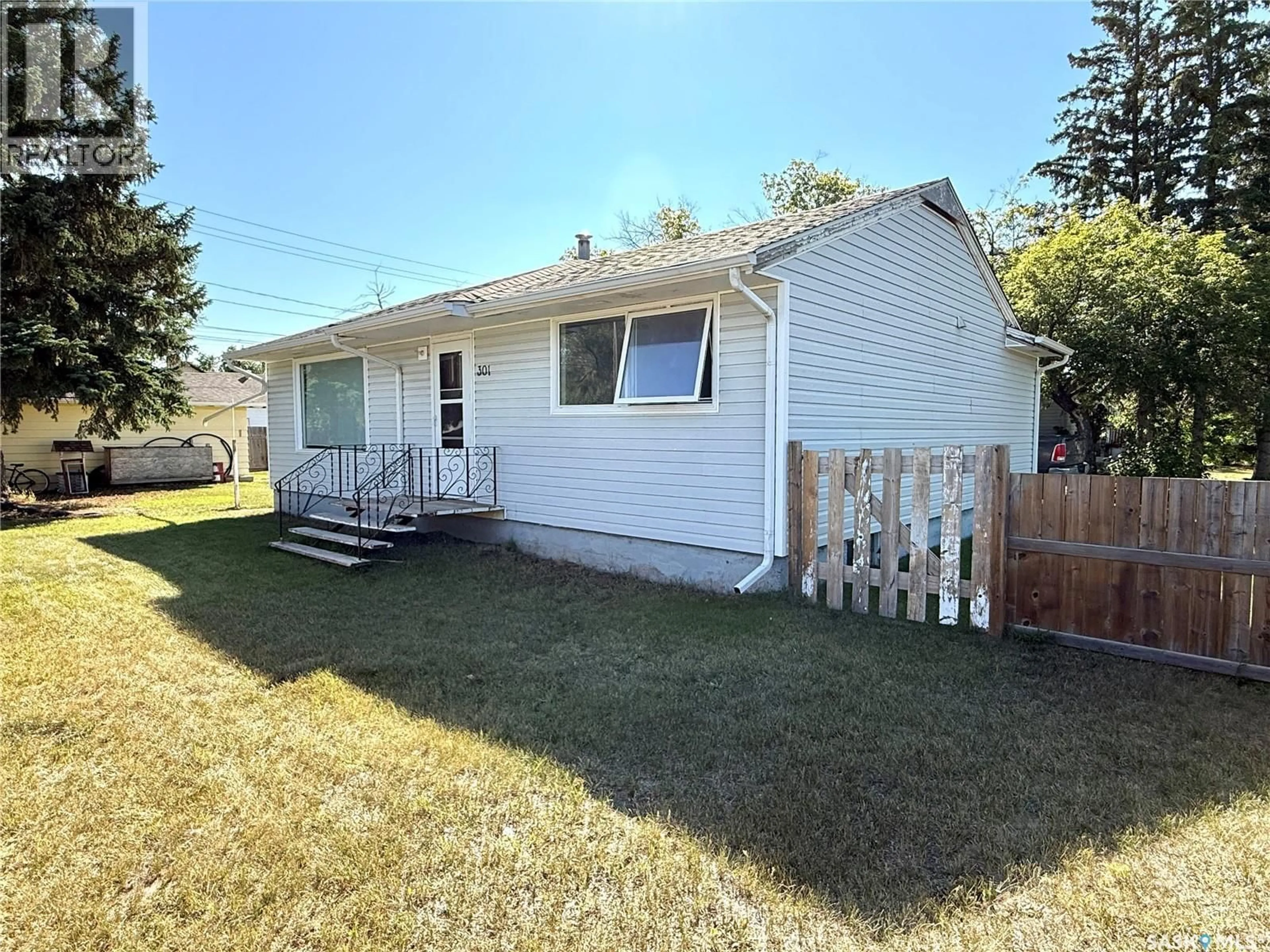 Home with vinyl exterior material, street for 301 26TH STREET, Battleford Saskatchewan S0M0E0