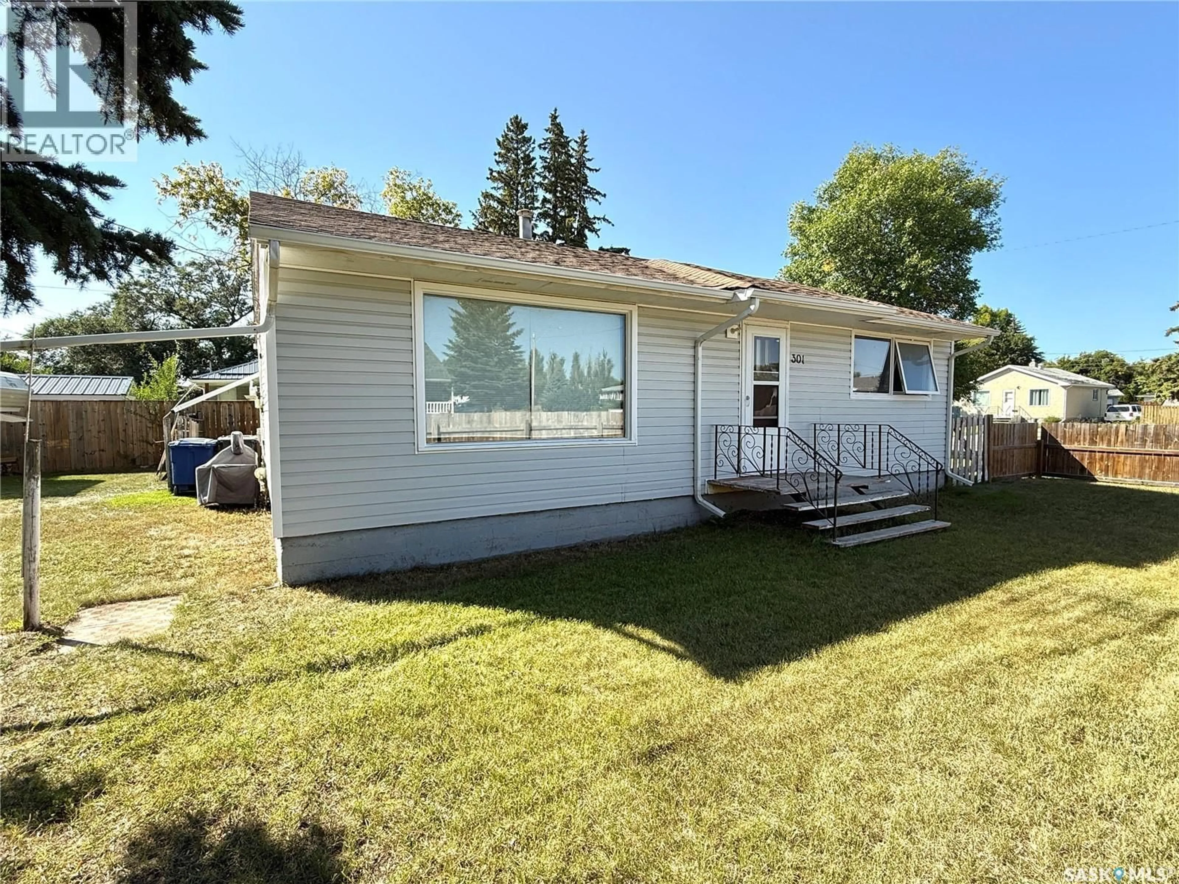 Home with vinyl exterior material, street for 301 26TH STREET, Battleford Saskatchewan S0M0E0