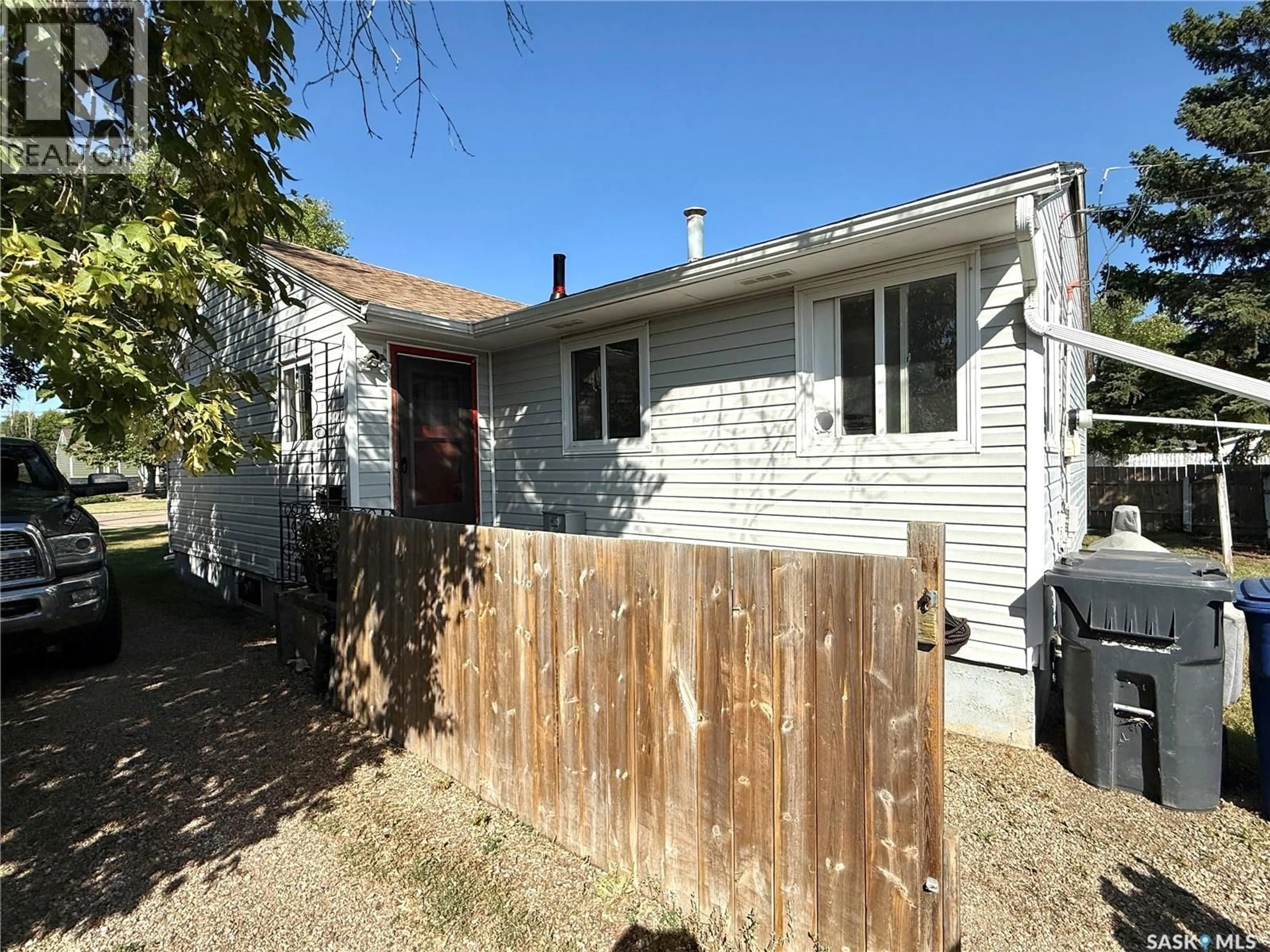 A pic from outside/outdoor area/front of a property/back of a property/a pic from drone, street for 301 26TH STREET, Battleford Saskatchewan S0M0E0