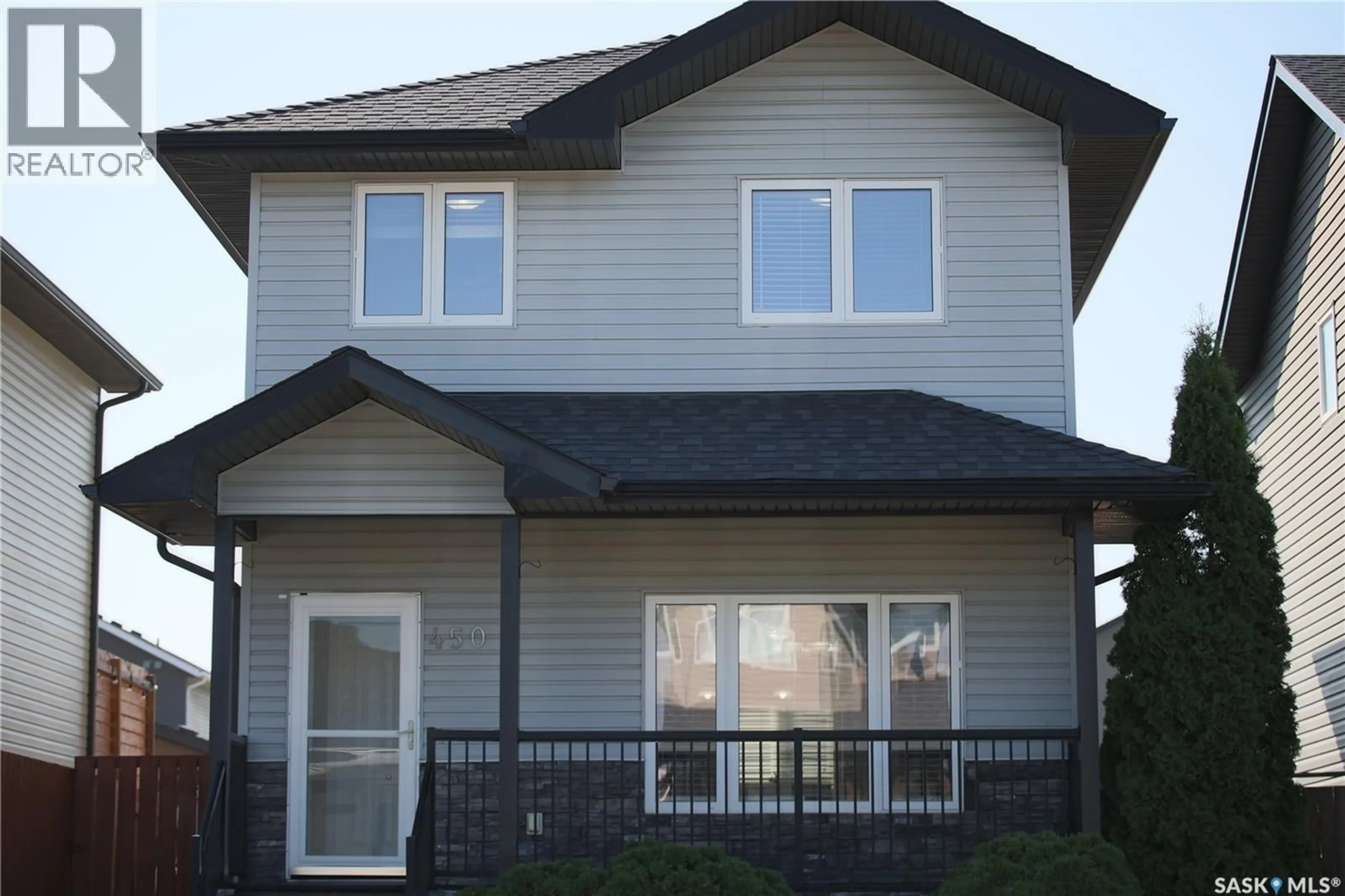 Home with vinyl exterior material, building for 450 GEARY CRESCENT, Saskatoon Saskatchewan S7R0E7