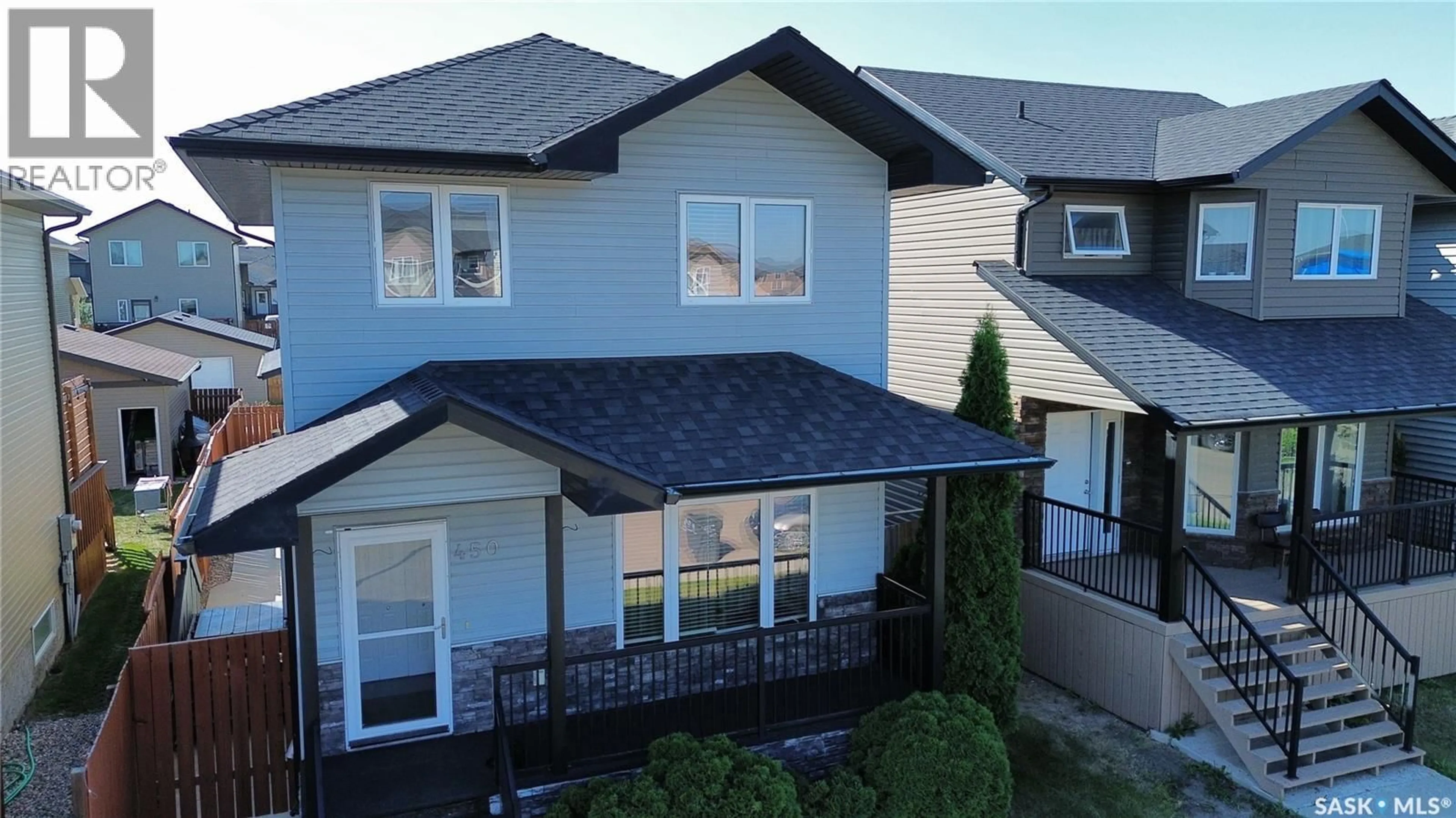 Home with vinyl exterior material, street for 450 GEARY CRESCENT, Saskatoon Saskatchewan S7R0E7