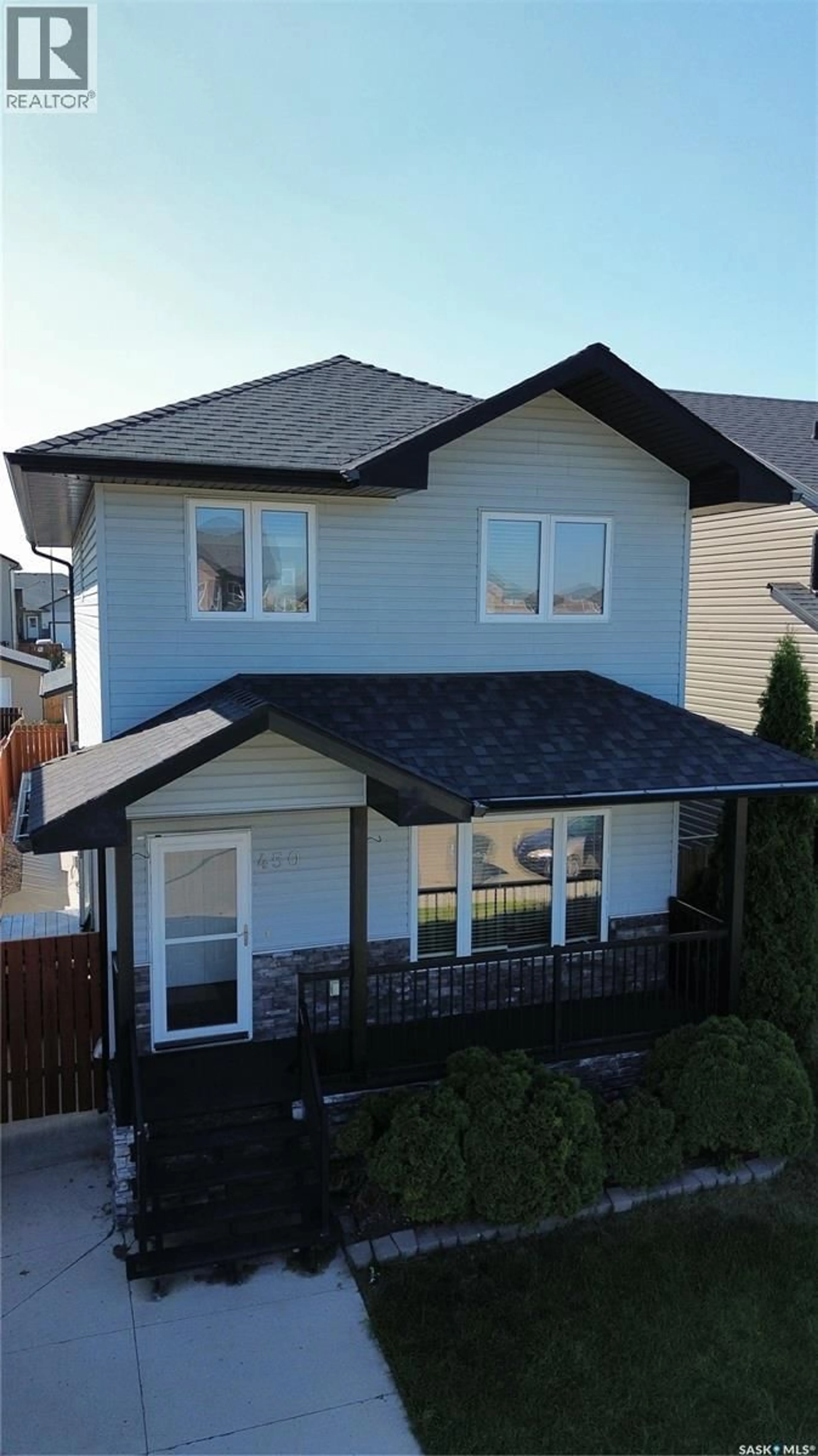 Home with vinyl exterior material, street for 450 GEARY CRESCENT, Saskatoon Saskatchewan S7R0E7