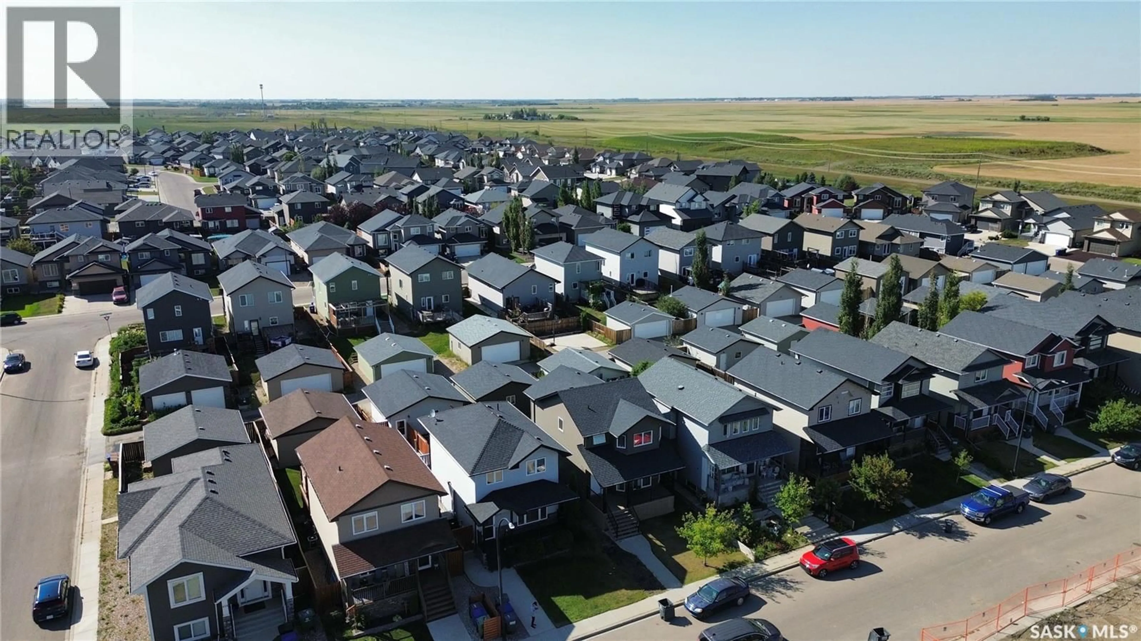A pic from outside/outdoor area/front of a property/back of a property/a pic from drone, street for 450 GEARY CRESCENT, Saskatoon Saskatchewan S7R0E7