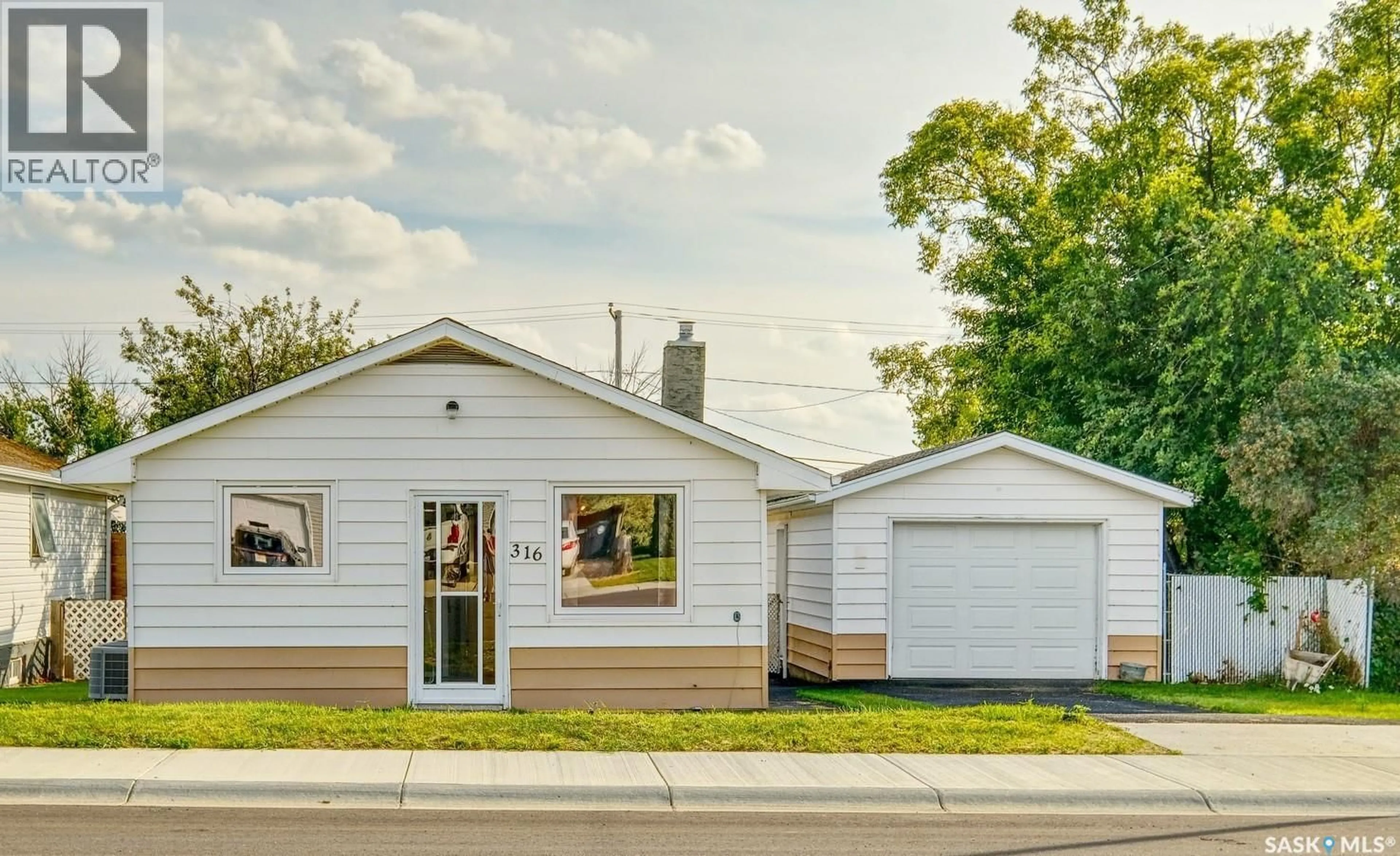 Home with vinyl exterior material, street for 316 2ND AVENUE, Biggar Saskatchewan S0K0M0