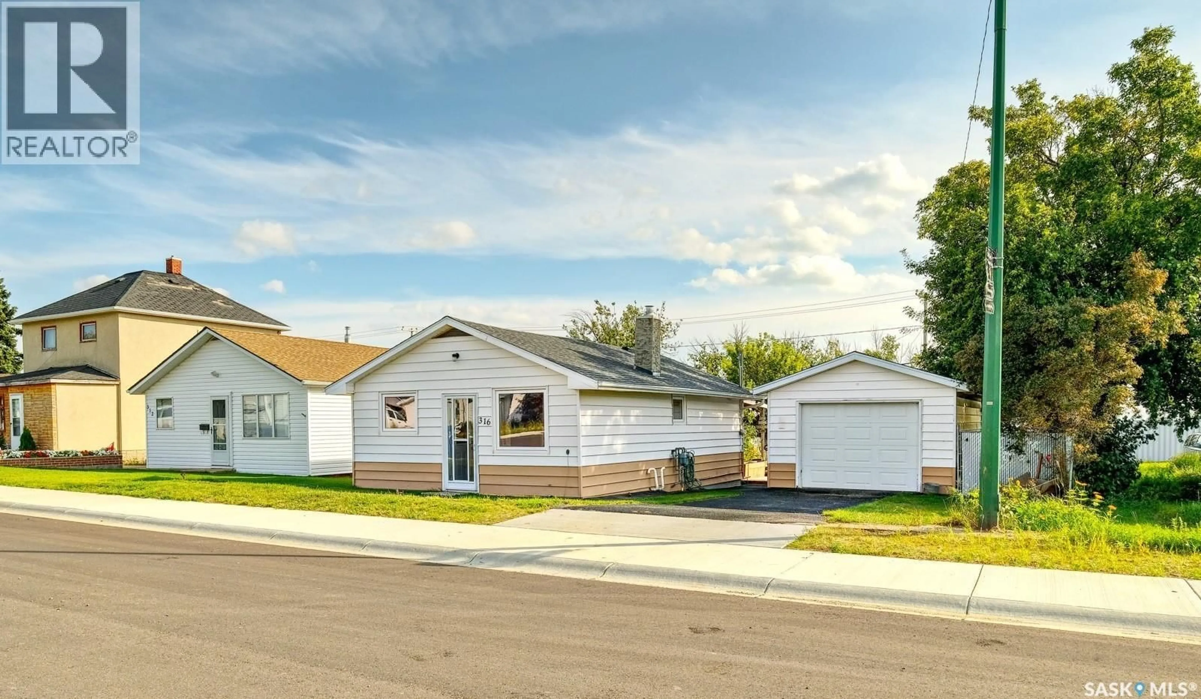 Home with vinyl exterior material, street for 316 2ND AVENUE, Biggar Saskatchewan S0K0M0