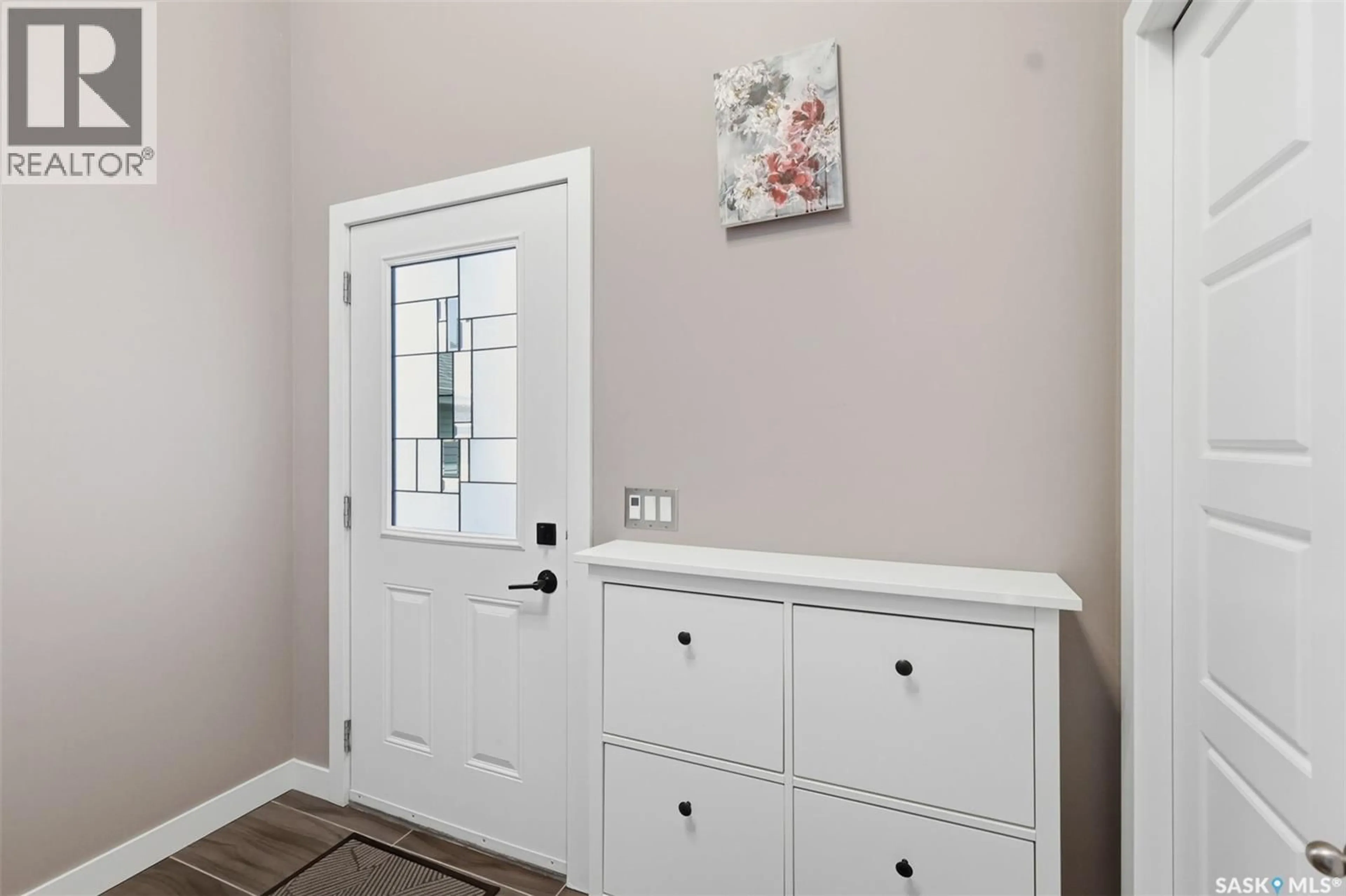 Indoor entryway for 451 VELTKAMP CRESCENT, Saskatoon Saskatchewan S7T0S1